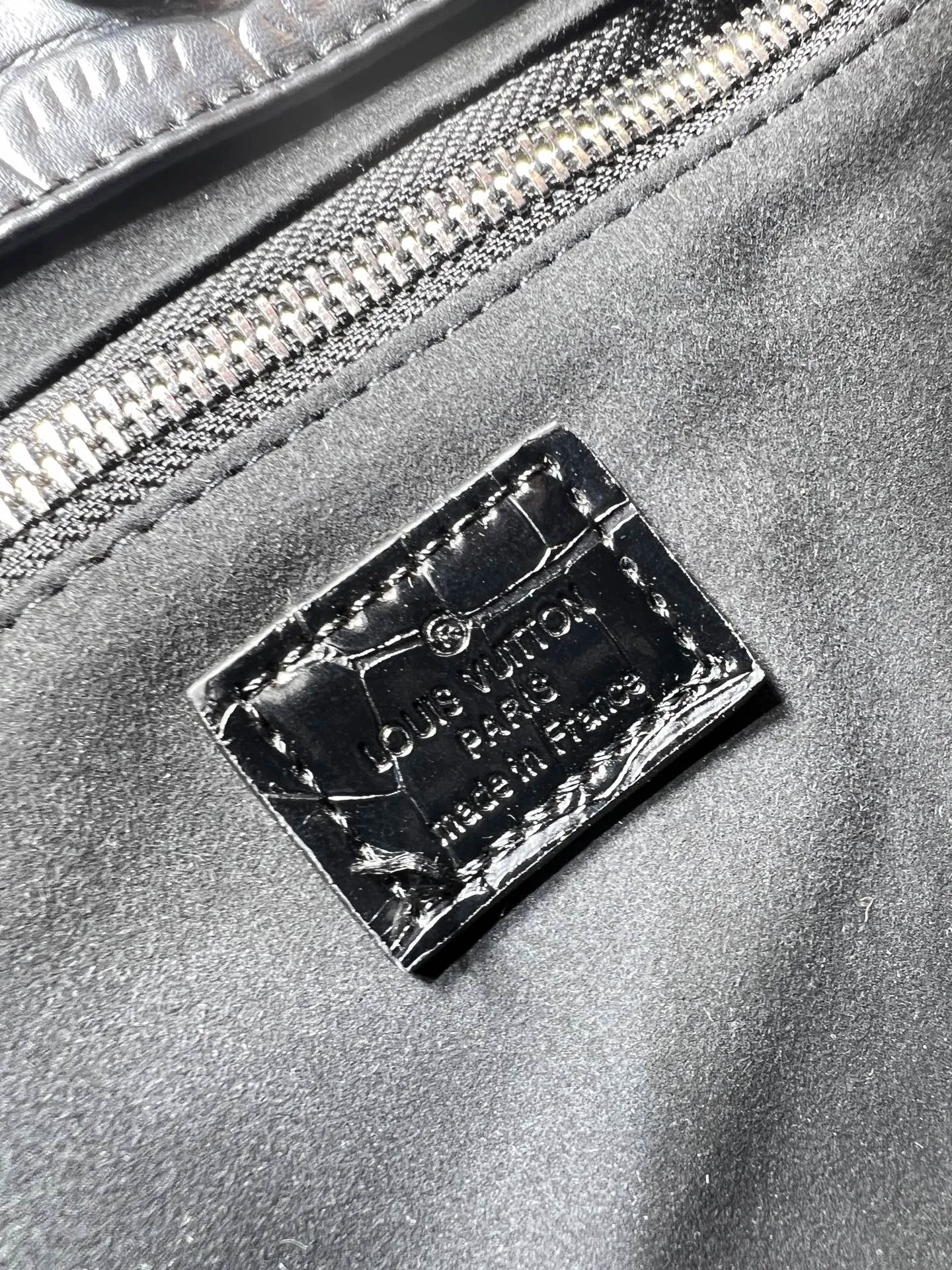 Batch 320💰M24457 Black Orange Blue Green Gray Presbyopia Plaid Black Crocodile Orange Crocodile Pattern 9 Colors ✔️ This Shopper medium handbag draws inspiration from Louis Vuitton shopping bags, with the words Louis Vuitton and Maison Fondée En 1854 written on soft cow leather, with a top handle and a detachable shoulder strap. Size: 40x32x16cm