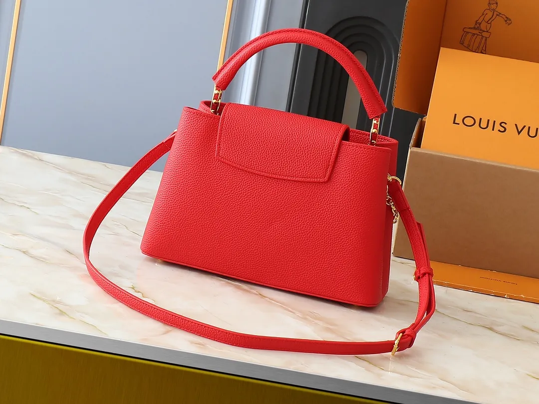 💰420💰Guangzhou goods Upgraded original M00014 M00013 M00015 [New size] This Capucines new size handbag shows soft beauty: Taurillon leather body with light-colored flap and top handle, enamel Monogram flower chain can also achieve a shoulder-carrying experience. Wear the slim leather strap to explore more styling possibilities. Dimensions 31.5 x 20 x 11 cm (length x height x width)