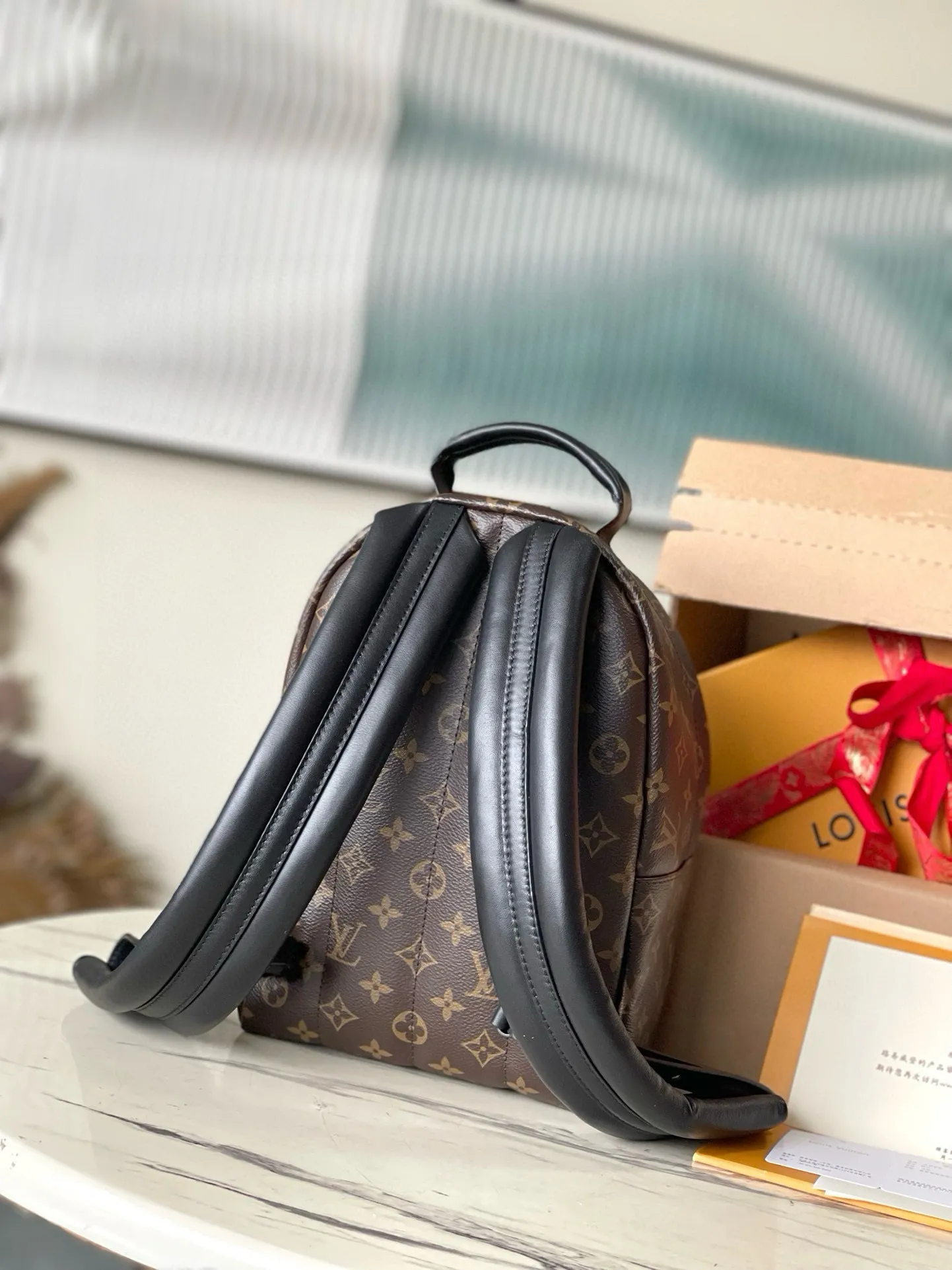 💰760 Top Original M44871 Presbyopia ✨✨MONOGRAM BACKPACK Medium double backpack, which shined in the 2017 early spring series fashion show. This backpack has a fashionable style and strong functionality. It is the perfect choice for urban wanderers. It continues the extremely gorgeous appearance and reflects the unique LV characteristics in countless details. Fine decorations such as calfskin trim and engraved zipper pulls complement the loose and soft Monogram canvas. Size 28*33*16cm