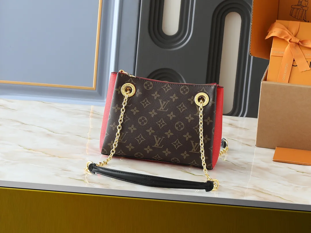 💰260💰Upgraded from the original M43775 M43776 M43777 M43750 This SURENE BB handbag Louis Vuitton's new Surene BB handbag is made of Monogram canvas and grained calfskin, and is equipped with a gold sliding bag chain. Gold metal trim and eye-catching leather trim make it more neat and fashionable. Lightweight, practical, comfortable to carry, easy to match, ideal for fashionable and casual looks. Dimensions: 24.0x 17.0x 11.0 cm
