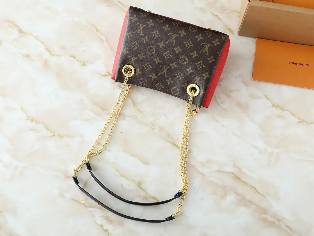 💰260💰Upgraded from the original M43775 M43776 M43777 M43750 This SURENE BB handbag Louis Vuitton's new Surene BB handbag is made of Monogram canvas and grained calfskin, and is equipped with a gold sliding bag chain. Gold metal trim and eye-catching leather trim make it more neat and fashionable. Lightweight, practical, comfortable to carry, easy to match, ideal for fashionable and casual looks. Dimensions: 24.0x 17.0x 11.0 cm