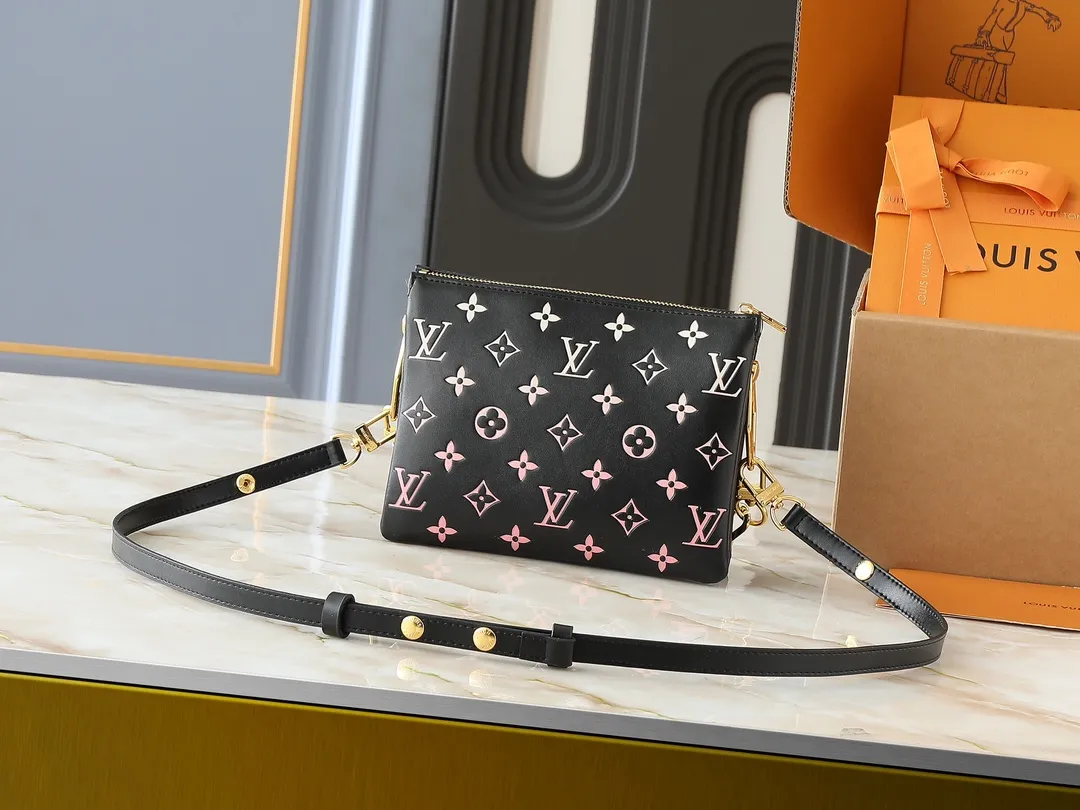 💰240💰Upgraded from the original M59598 M59389 M59396 M13233 M21259 M25218 M20770 M11401 This Coussin BB handbag is made of soft sheep leather with an embossed Monogram pattern. It has an inner compartment in a compact silhouette, making it an elegant choice for both day and night. Both the chunky chain and slim leather strap are removable, allowing for a variety of styling possibilities. Dimensions: 21.0 x 16.0 x 7.0 cm (length x height x width)