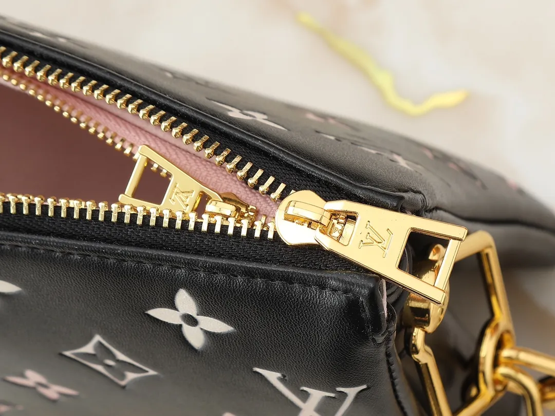 💰240💰Upgraded from the original M59598 M59389 M59396 M13233 M21259 M25218 M20770 M11401 This Coussin BB handbag is made of soft sheep leather with an embossed Monogram pattern. It has an inner compartment in a compact silhouette, making it an elegant choice for both day and night. Both the chunky chain and slim leather strap are removable, allowing for a variety of styling possibilities. Dimensions: 21.0 x 16.0 x 7.0 cm (length x height x width)