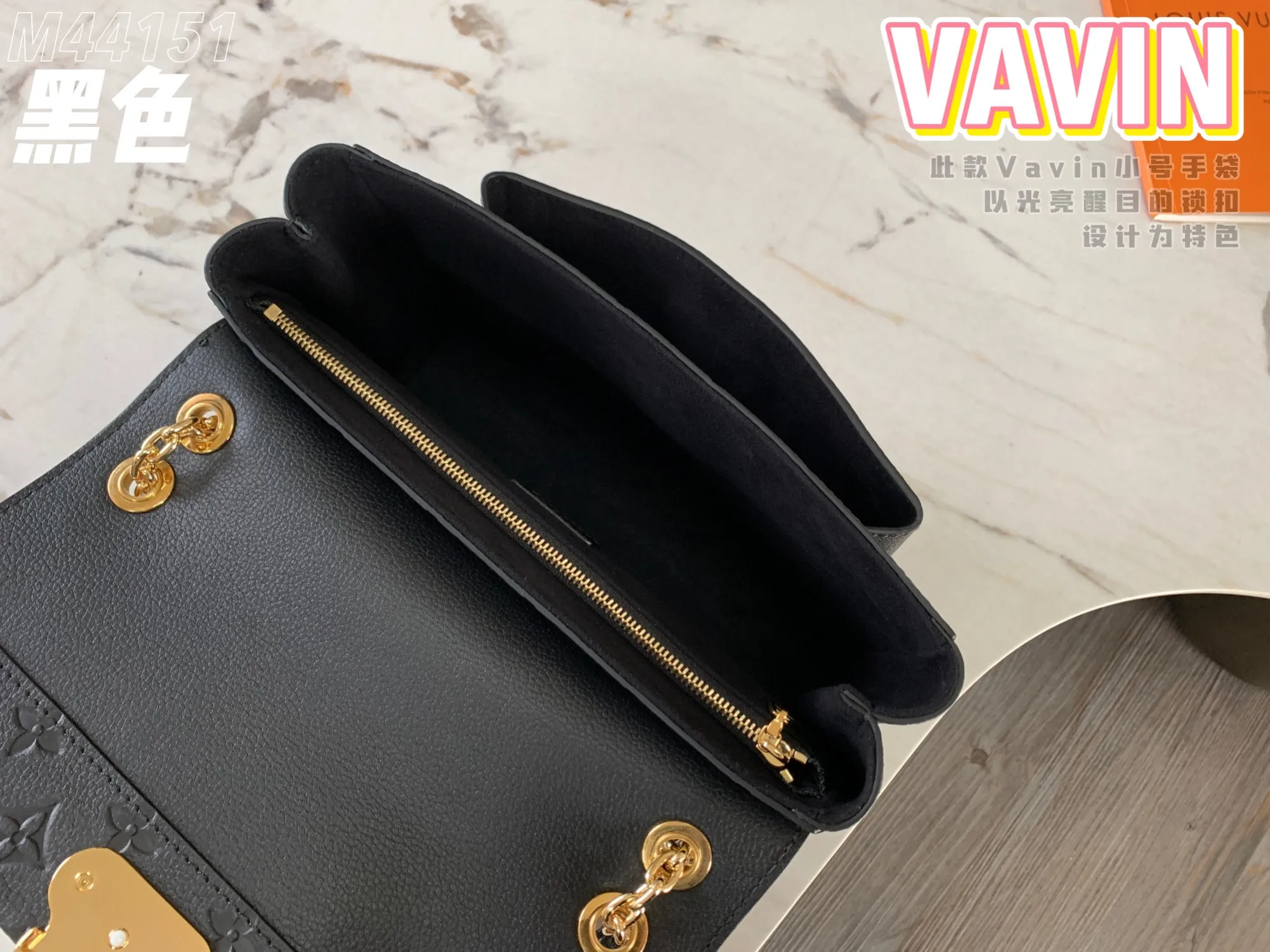 P1360 [Original leather 💋 M44151 black embossed] This small VAVIN handbag is made of a mixture of smooth and embossed Monogram Empreinte cowhide. This small Vavin handbag features a bright and eye-catching lock design. Soft and lightweight, fashionable and casual, an easy choice for daily carrying. Comes with an adjustable leather chain strap that can be worn on the shoulder or cross-body. Dimensions: 25.0 x 17.0 x 9.5 cm