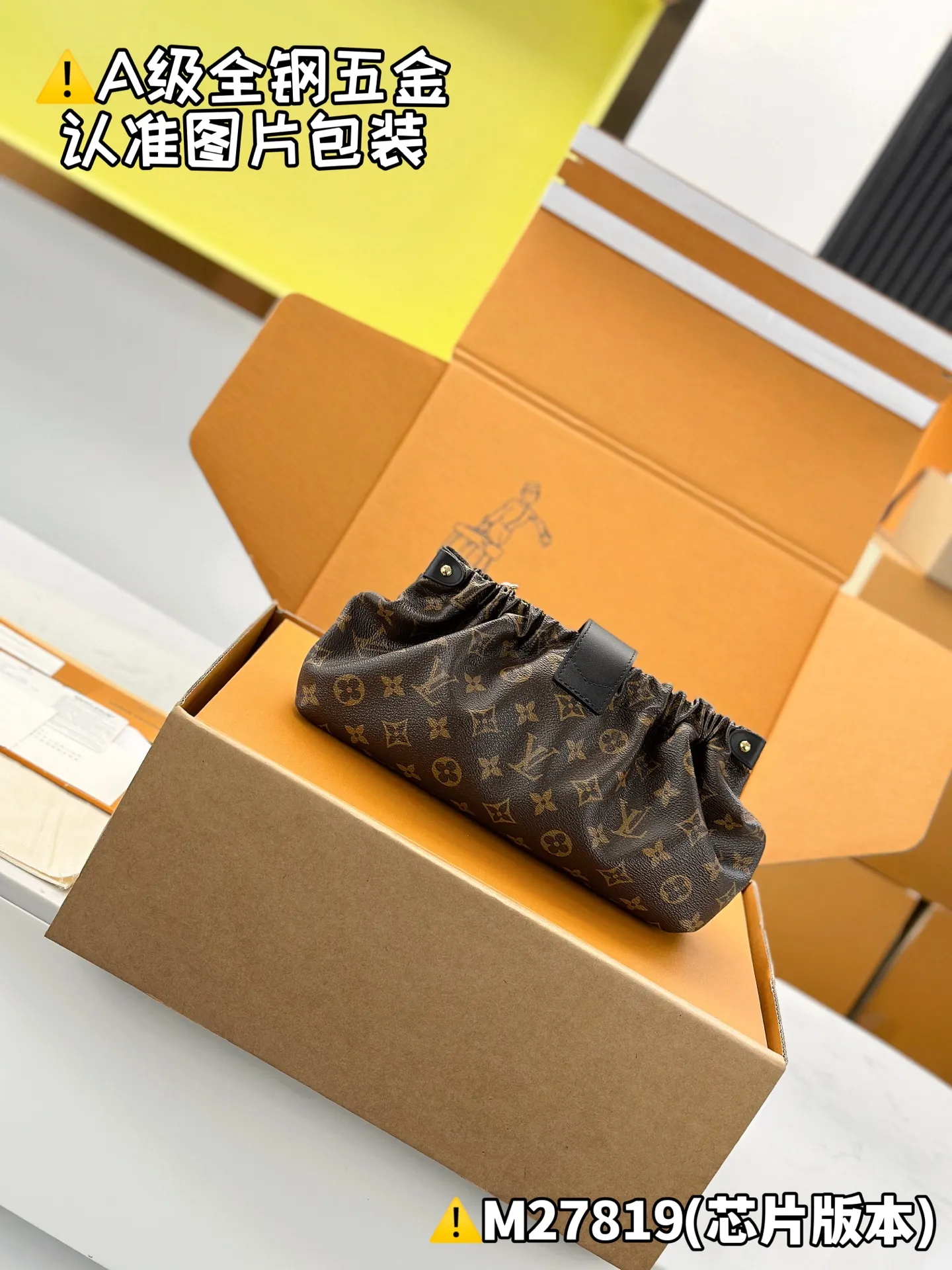 Internal price P1680 [Special grade MB high-elastic fabric] POCHETTE SLING small handbag Model: M27819 Material: A+ grade all-steel hardware, imported high-elastic fabric Packaging: Full set of special grade duty-free MB packaging Dimensions: 16 x 11 x 30 cm (height x width x length)