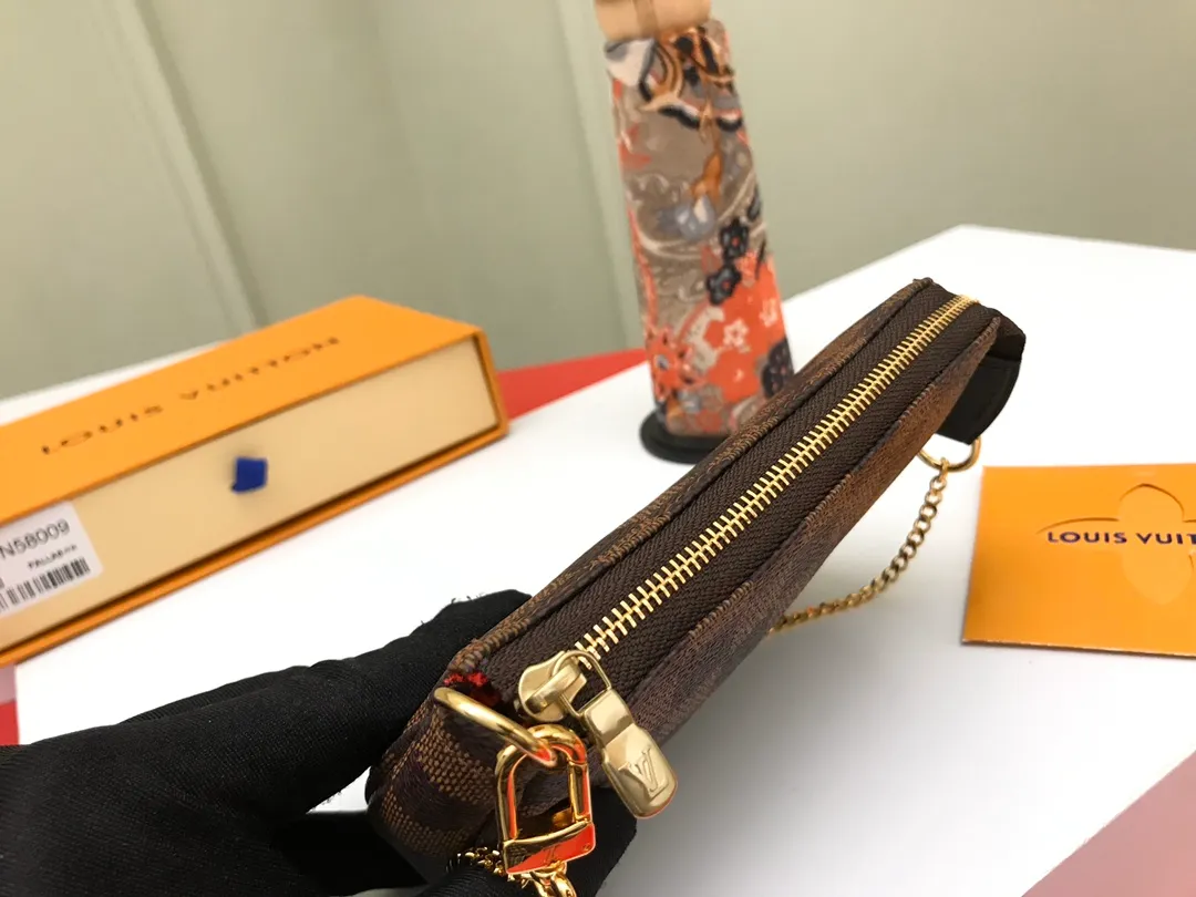 Factory price 240 [Top original order] N58009 Brown 👏👏 This accessory bag opens with a zipper and comes with a gold chain, which can be attached to the D-ring on most Louis Vuitton handbags. Size: 15.5x10.5x4.0cm, packaging: with box
