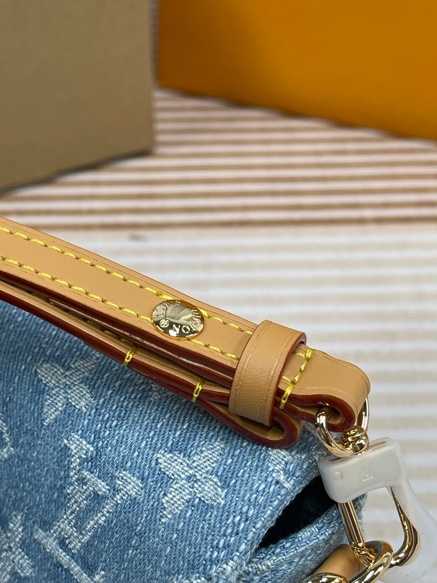 [Upgraded version] P460🐶Upgraded version. High quality. Semi-steel hardware❣️M81911🐶With complete packaging⛱️💗The new denim series Wallet On Chain Ivy handbag is made of Monogram canvas, inspired by the Sac Recoleta handbag of the 2000s. The card compartment and zippered inner pocket can accommodate daily needs, and the chain and adjustable leather shoulder strap are detachable, allowing for long and short shoulder and cross-body wear options. Dimensions: 23.5 x 12 x 4.3 cm
