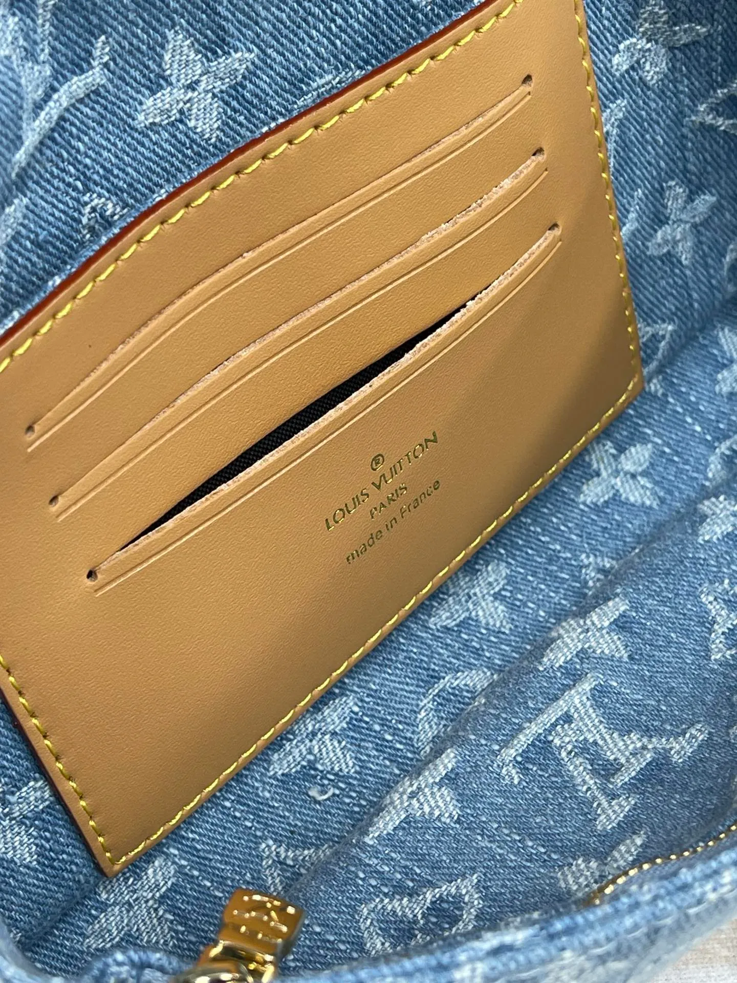 [Upgraded version] P460🐶Upgraded version. High quality. Semi-steel hardware❣️M81911🐶With complete packaging⛱️💗The new denim series Wallet On Chain Ivy handbag is made of Monogram canvas, inspired by the Sac Recoleta handbag of the 2000s. The card compartment and zippered inner pocket can accommodate daily needs, and the chain and adjustable leather shoulder strap are detachable, allowing for long and short shoulder and cross-body wear options. Dimensions: 23.5 x 12 x 4.3 cm