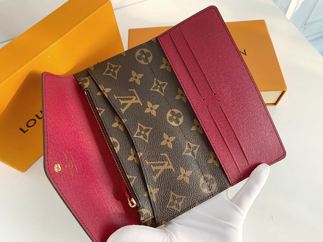 💰100 💎The Josephine Wallet is inspired by Louis Vuitton's first wallet. It is made of soft Monogram canvas and lined with brightly colored lining, giving the brand's classic design a unique and stylish beauty. The long, flat shape makes it easy to slip into any pocket or handbag. Model: M60708 Size: 19/10.