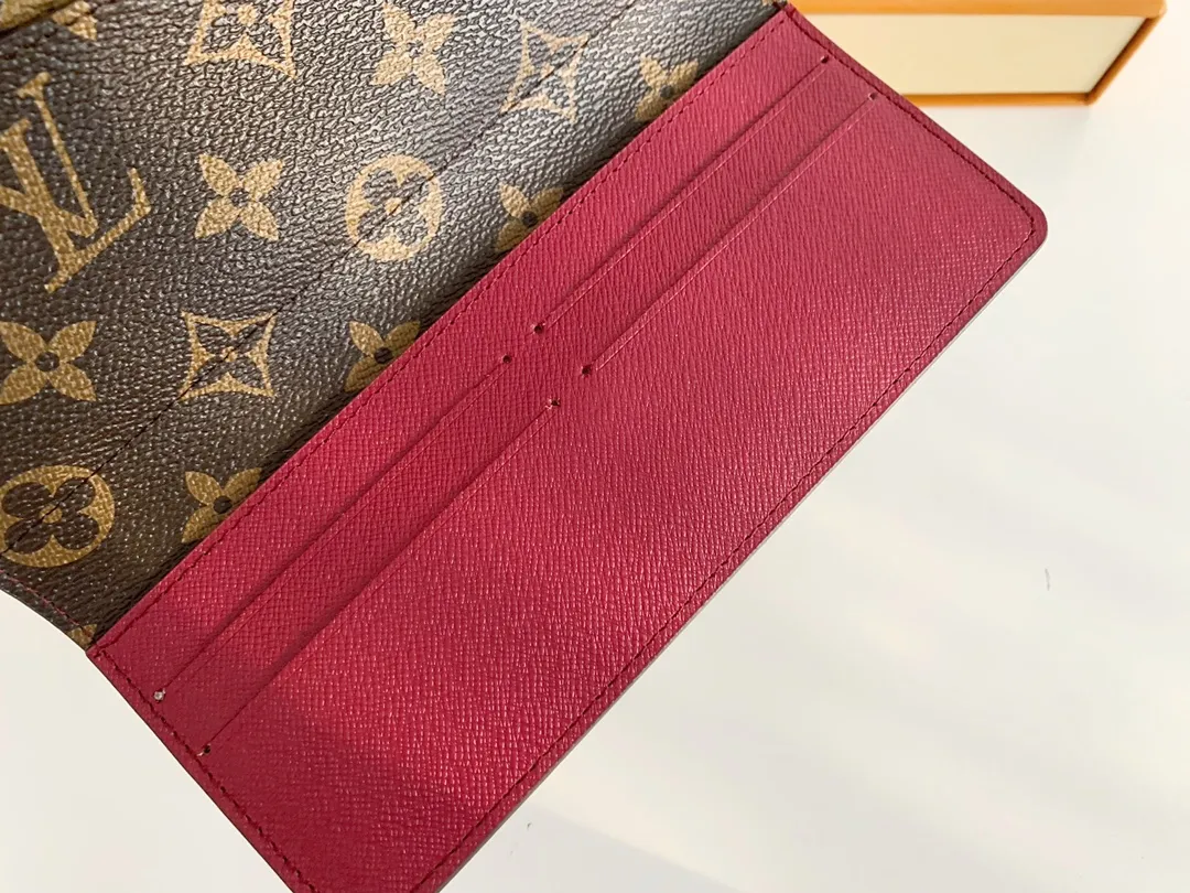 💰100 💎The Josephine Wallet is inspired by Louis Vuitton's first wallet. It is made of soft Monogram canvas and lined with brightly colored lining, giving the brand's classic design a unique and stylish beauty. The long, flat shape makes it easy to slip into any pocket or handbag. Model: M60708 Size: 19/10.