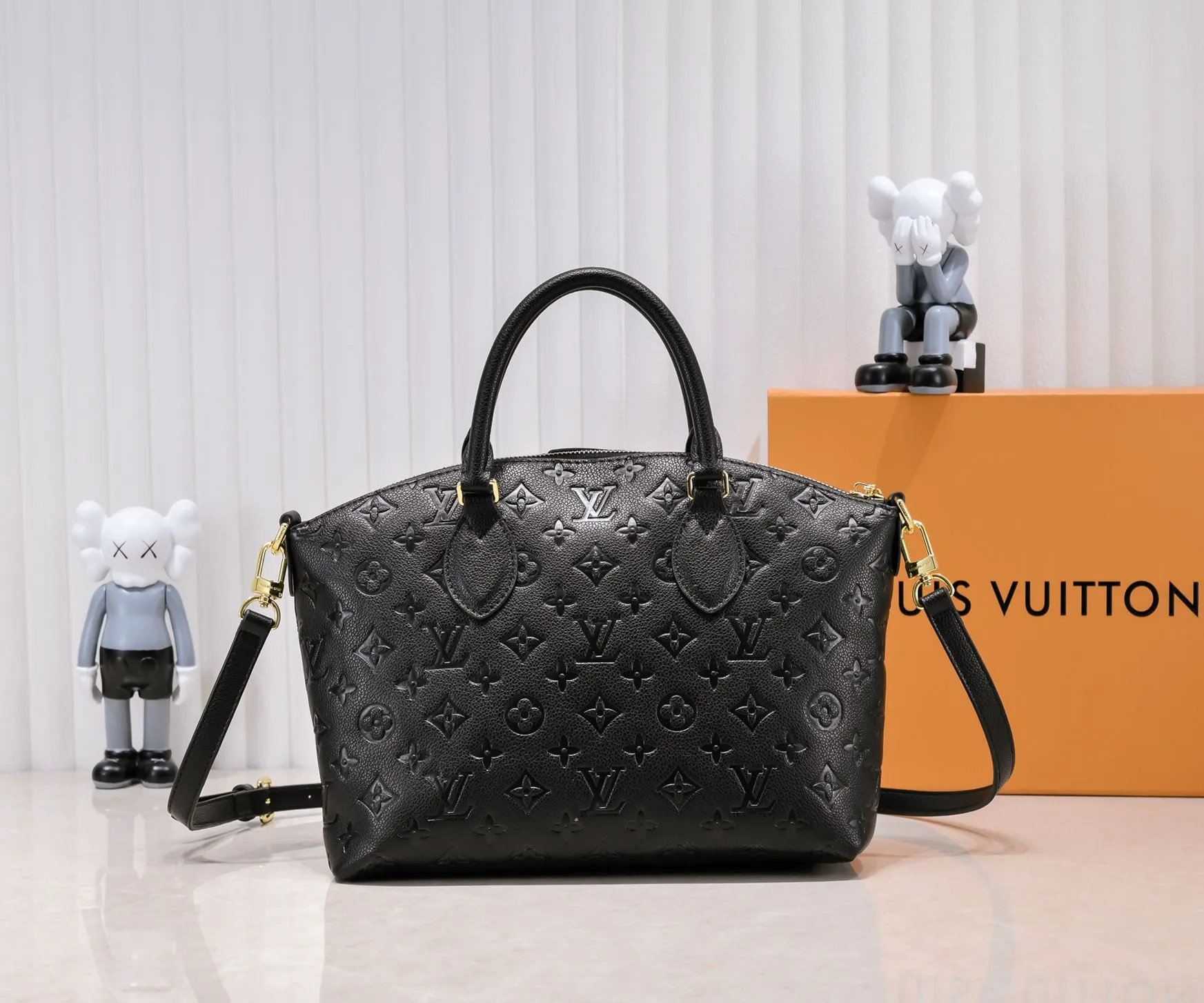 Batch 320💰Top original embossed presbyopia guaranteed double-sided discoloration yellow leather M45986 small size pressed M45987 large size Boétie small zipper tote bag made of Monogram canvas, leather trim and fabric lining, with padlock and LV embossed leather tag. The soft texture ensures everyday comfort, while dual phone pockets and internal patch pockets add functional details. Small size 25 x 23 x 14 Large size: 31.5 x 28 x 16 cm