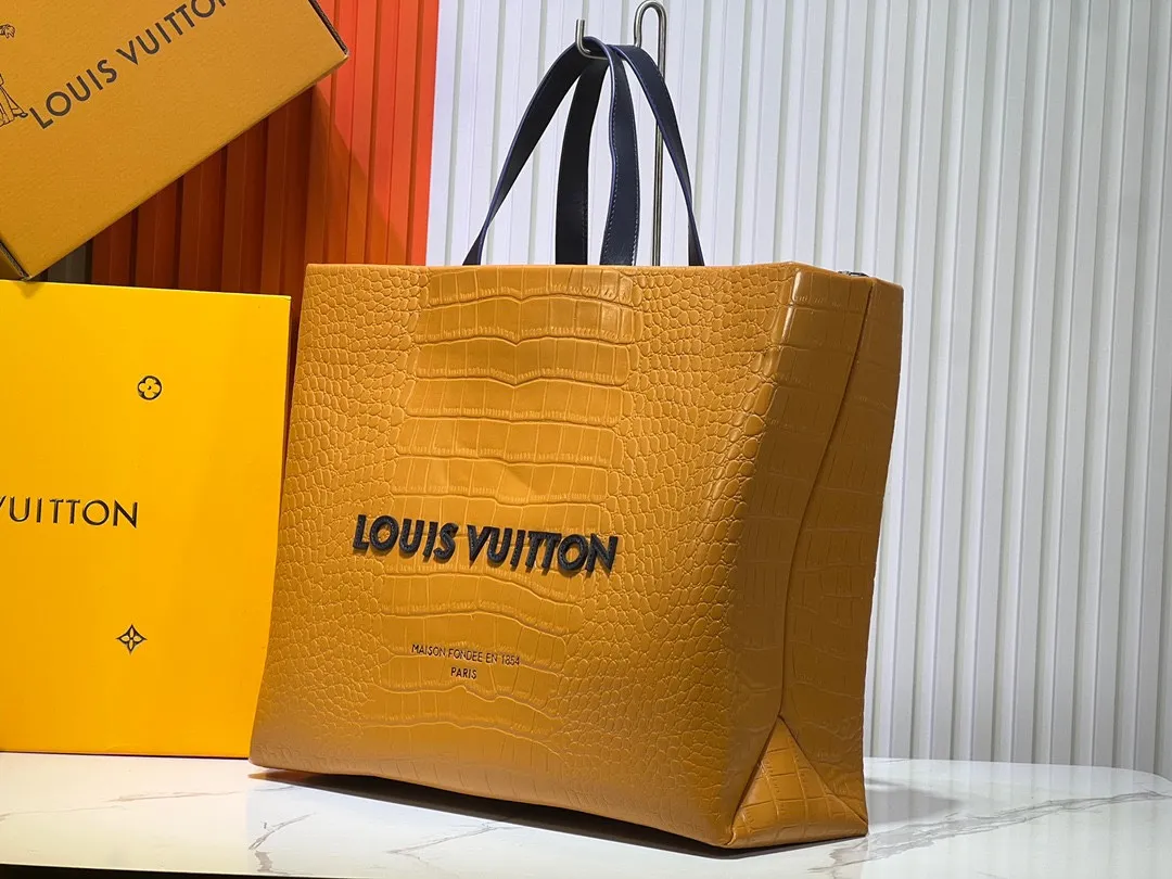 Batch 340💰M24457 Black Orange Blue Green Gray Presbyopic Plaid Black Crocodile Orange Crocodile Pattern 9 Colors ✔️ This Shopper medium handbag draws inspiration from Louis Vuitton shopping bags, with the words Louis Vuitton and Maison Fondée En 1854 written on soft cow leather, with a top handle and a detachable shoulder strap. Size: 40x32x16cm