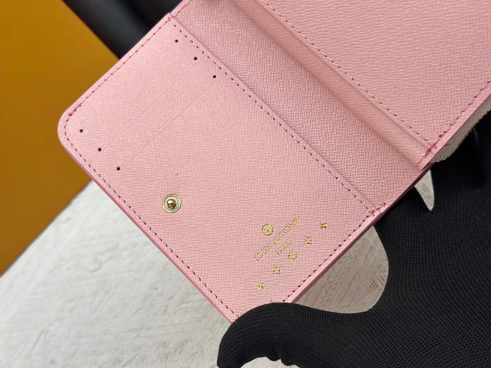 P140, M83689 83160 This Cléa wallet is made of Monogram Empreinte soft grained cowhide, embellished with Louis Vuitton's iconic Monogram embossed pattern. It has a stylish design, is exquisite and compact but spacious. It is equipped with an external patch pocket, zipper coin pocket, banknote compartment and six credit card slots.