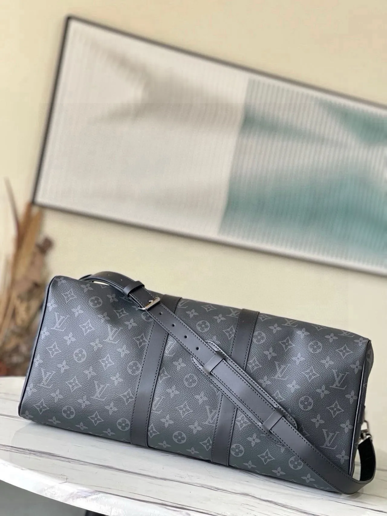 💰1000 (50 size) top original order M40601 black flower, spacious capacity, flexible use. Durable, safe and reliable. Fashionable style, mature and stable. Features a secure double zipper and padlock, making it perfect for business or pleasure. Size: 50x 29× 22cm