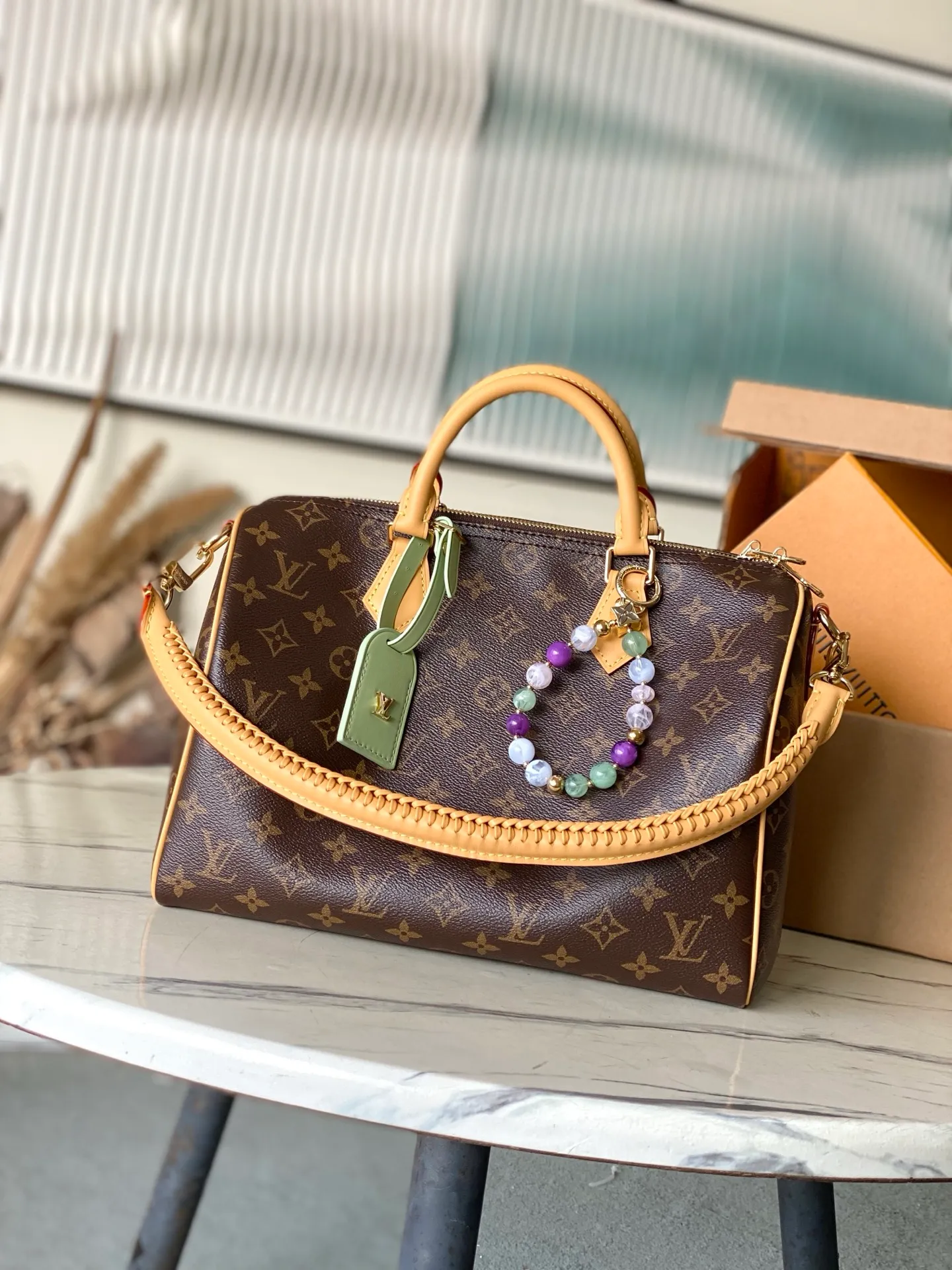 💰1100 Top original order M15107 This Speedy Soft 30 Lucky handbag is made of Monogram canvas with WN leather trim, and then uses removable decoration like jewelry, contrasting lining and metal parts to highlight the exquisite details. The ample configuration can easily accommodate a tablet and daily needs. Dimensions: 30 × 21 × 17 cm