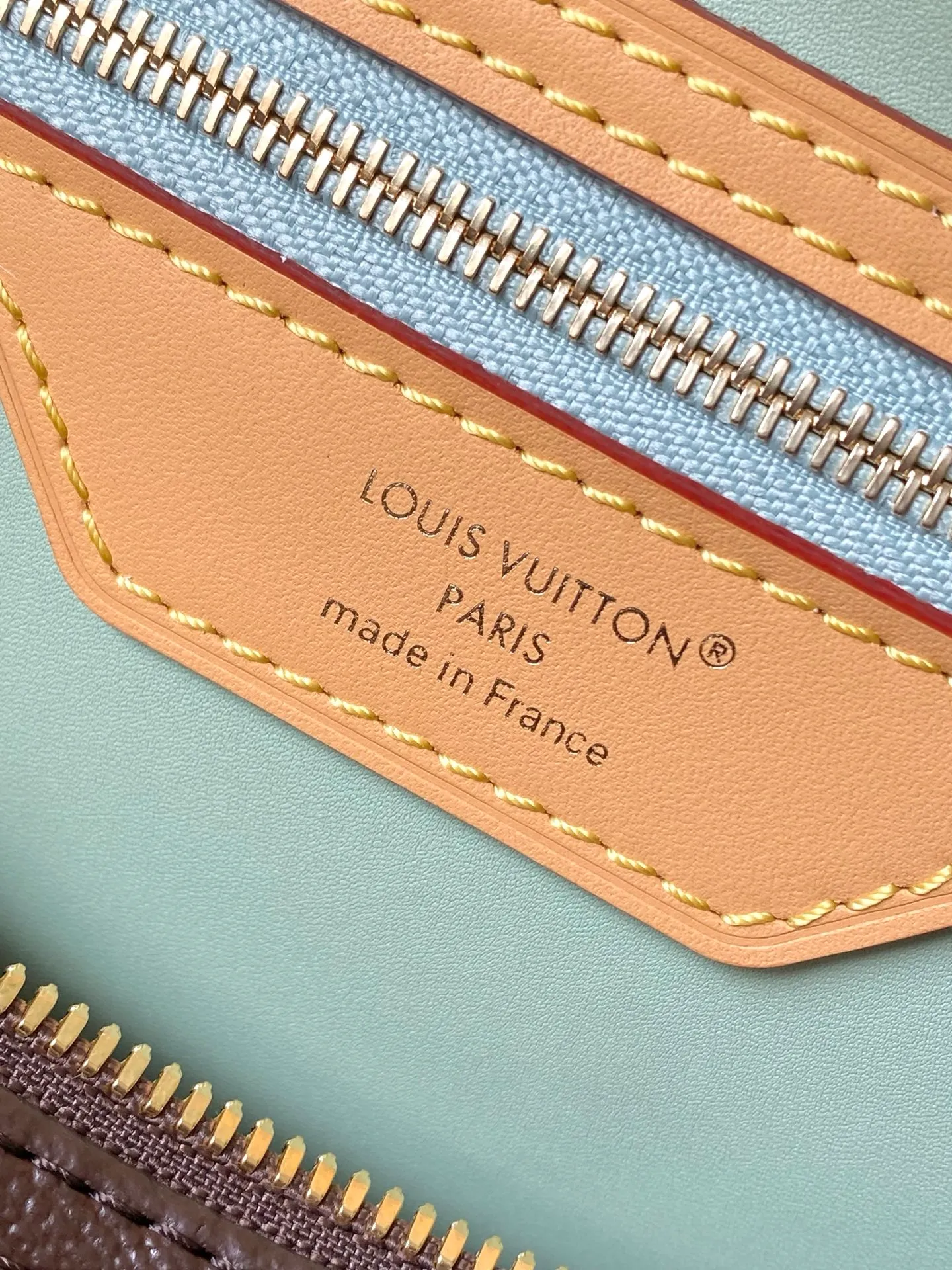 💰1100 Top original order M15107 This Speedy Soft 30 Lucky handbag is made of Monogram canvas with WN leather trim, and then uses removable decoration like jewelry, contrasting lining and metal parts to highlight the exquisite details. The ample configuration can easily accommodate a tablet and daily needs. Dimensions: 30 × 21 × 17 cm