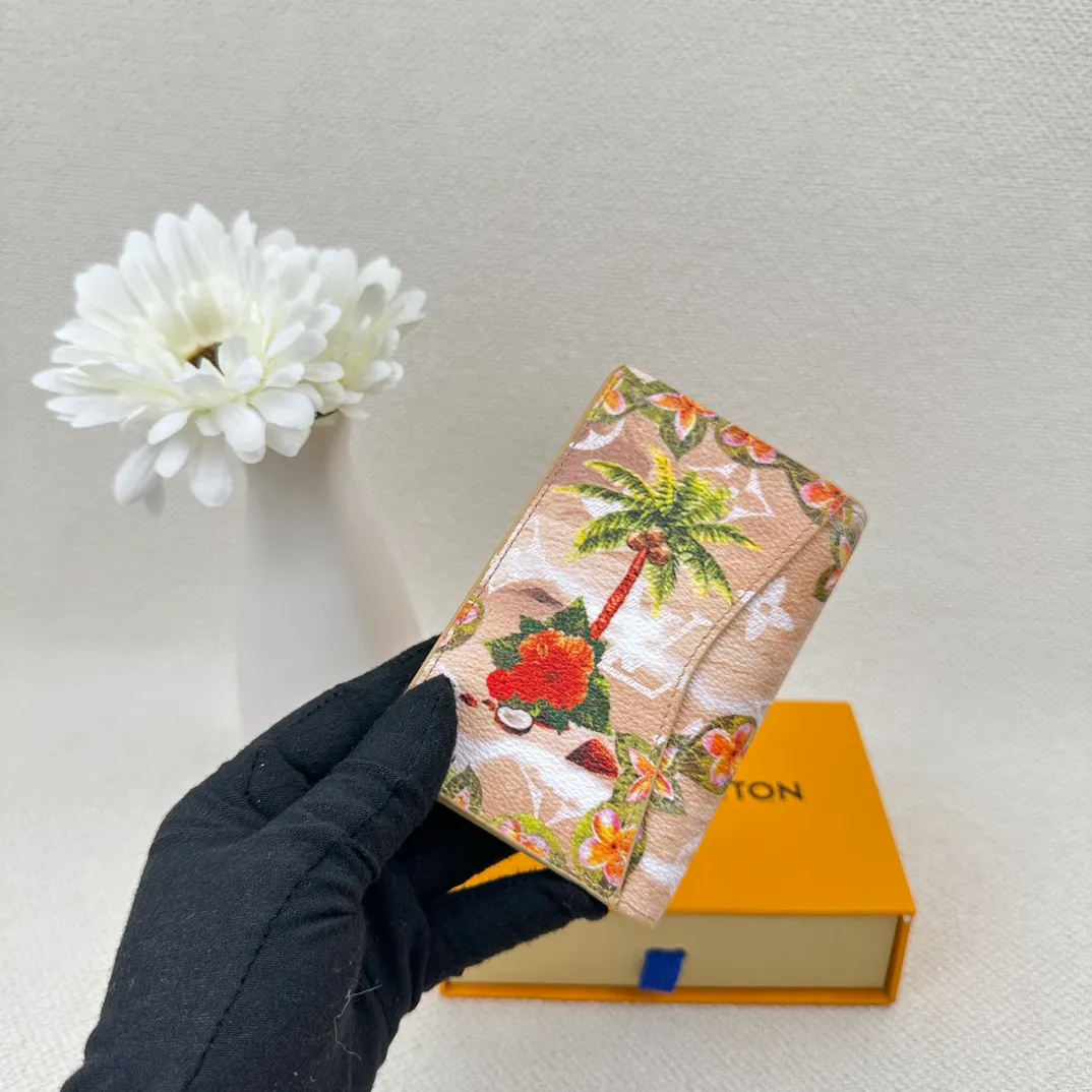 P90 M83498 top original version💎Small card holder Louis vuitton This pocket leather wallet has seven compartments, which can hold credit cards, bus cards, business cards, and even city maps. Damier canvas, leather edge - two credit card compartments - four inner compartments - one outer compartment. ❤️ Model size 7X11.