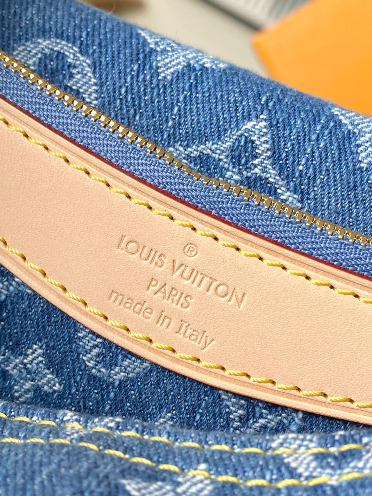 💰1040 Top original order M13070 This Diane handbag is made of classic Monogram denim, decorated with contrasting cow leather trim and dazzling metal parts, using modern touches to interpret the new season interest. The zippered interior pocket keeps valuables secure, and the removable leather shoulder strap allows for a variety of carrying options. Dimensions: 24 × 15 × 9cm