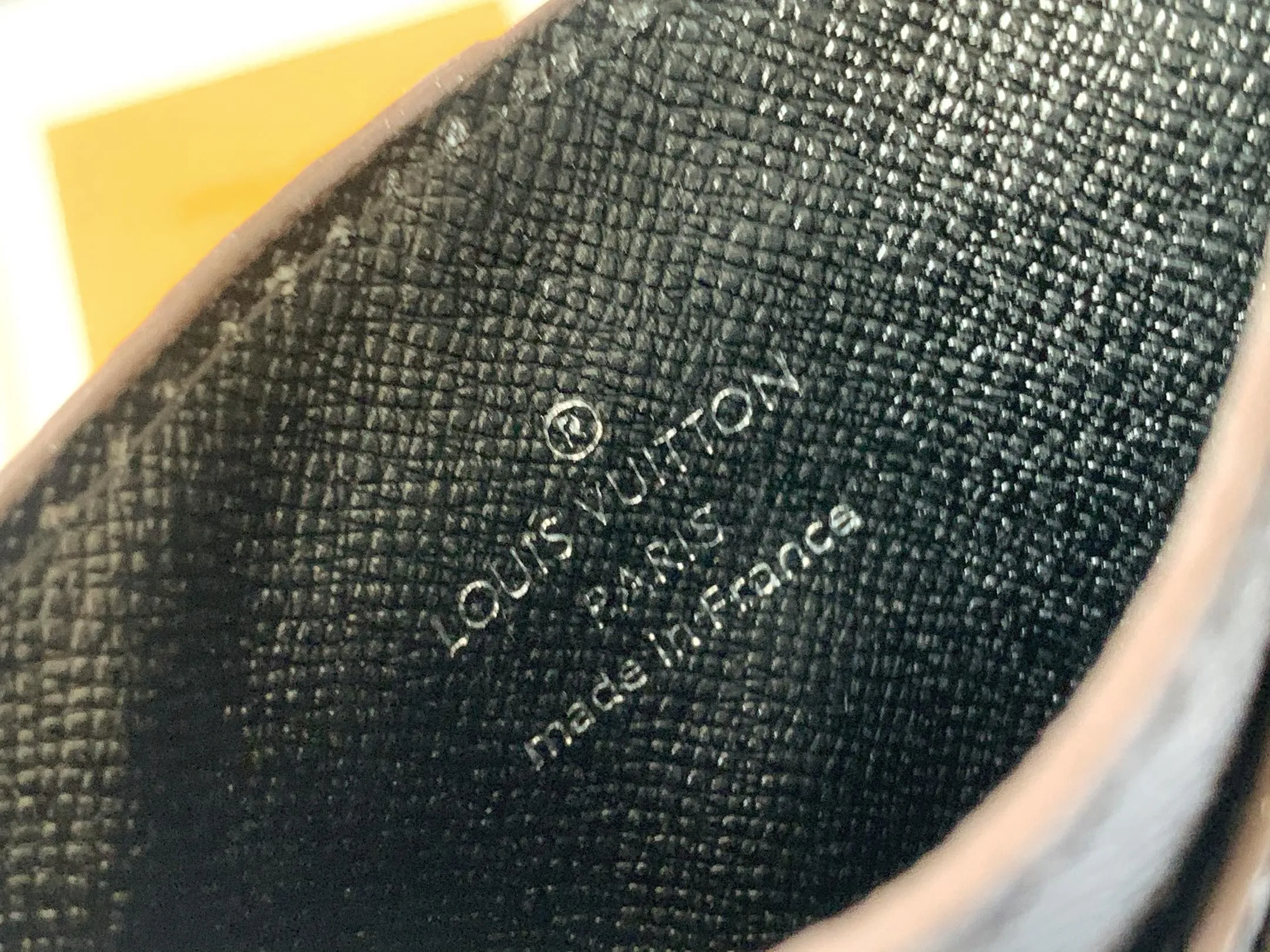 💰80 💎Card Holder Neo Card Holder made of Monogram Macassar canvas is the first choice for carrying important cards. Black leather trim makes the classic Louis Vuitton pattern even more eye-catching. Model: M60166. Size: 7.5*12