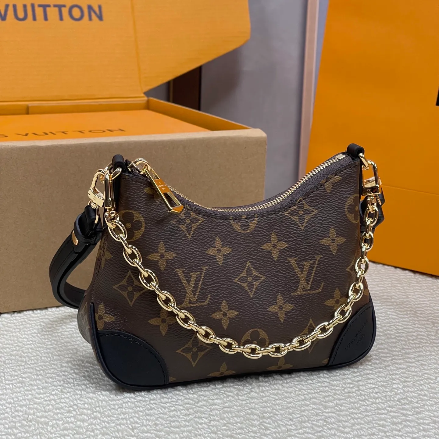 [Upgraded version] P480💰Upgraded version ·High quality·Steel version·With complete packaging💖New horns·BBM45800❣️Boulogne handbag is made of classic Monogram canvas, equipped with double zippers and a spacious inner patch pocket that can accommodate iPhone 12 Pro mobile phone. The shoulder strap allows for long or short shoulder and cross-body wear options, and can be removed to transform into a small chain bag or clutch. 19*14*7.5