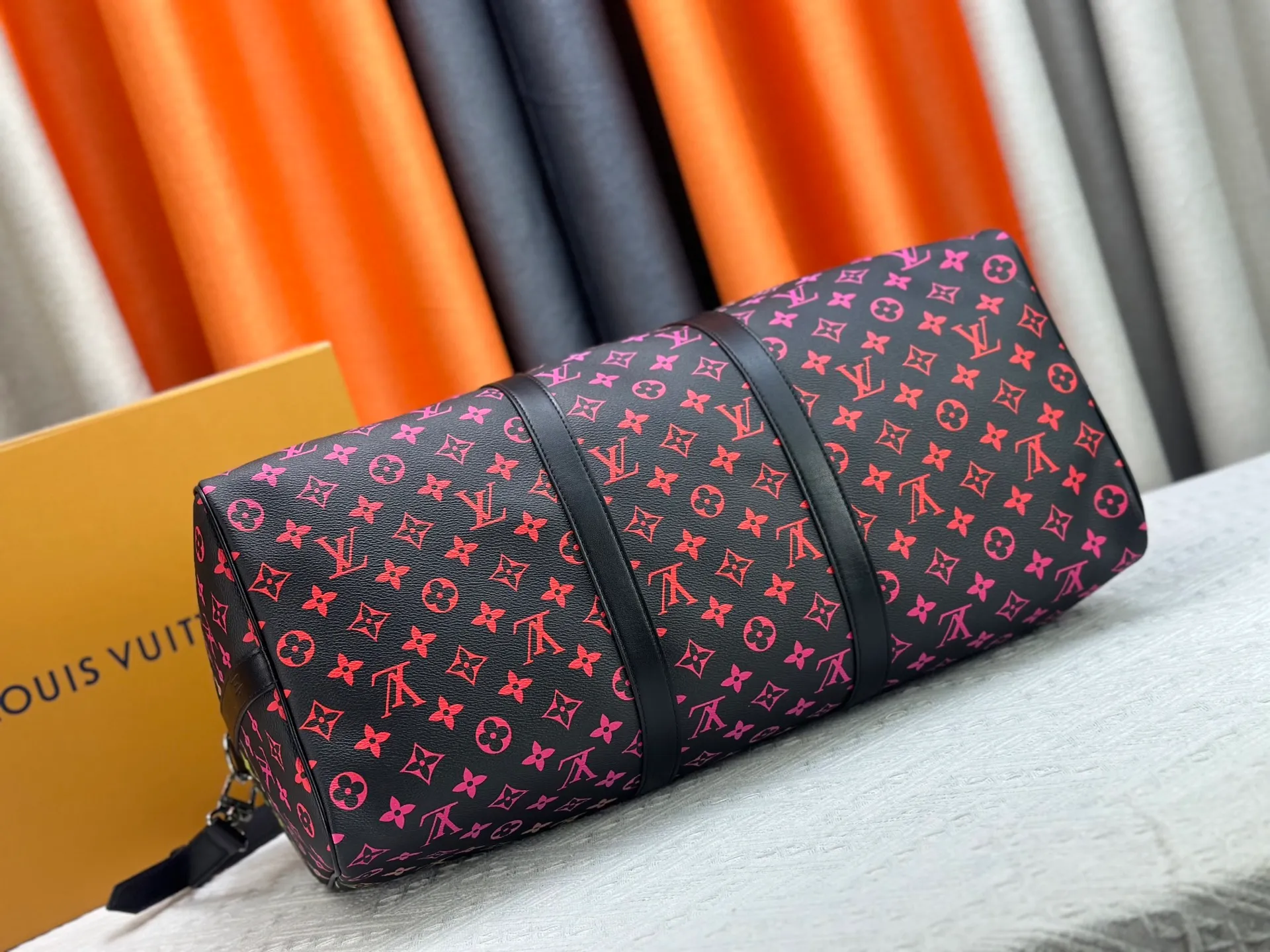 P420 new arrival M13745 41416 13915 Gradient three-color series LV2025 spring and summer and Takashi Murakami joint model Fashion is a cycle to celebrate the 20th anniversary of the joint name Size: 50.0X29.0X23.0cm