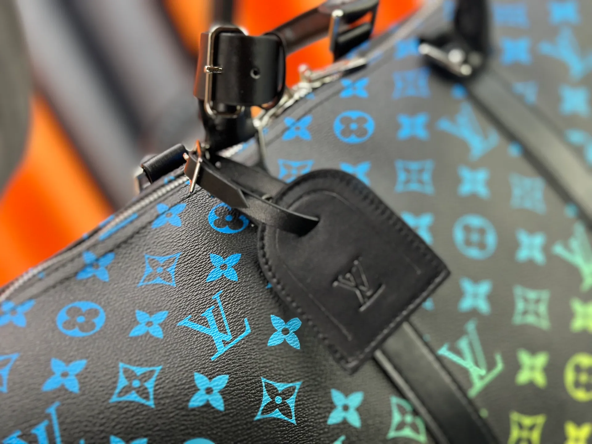 P420 new arrival M13745 41416 13915 Gradient three-color series LV2025 spring and summer and Takashi Murakami joint model Fashion is a cycle to celebrate the 20th anniversary of the joint name Size: 50.0X29.0X23.0cm