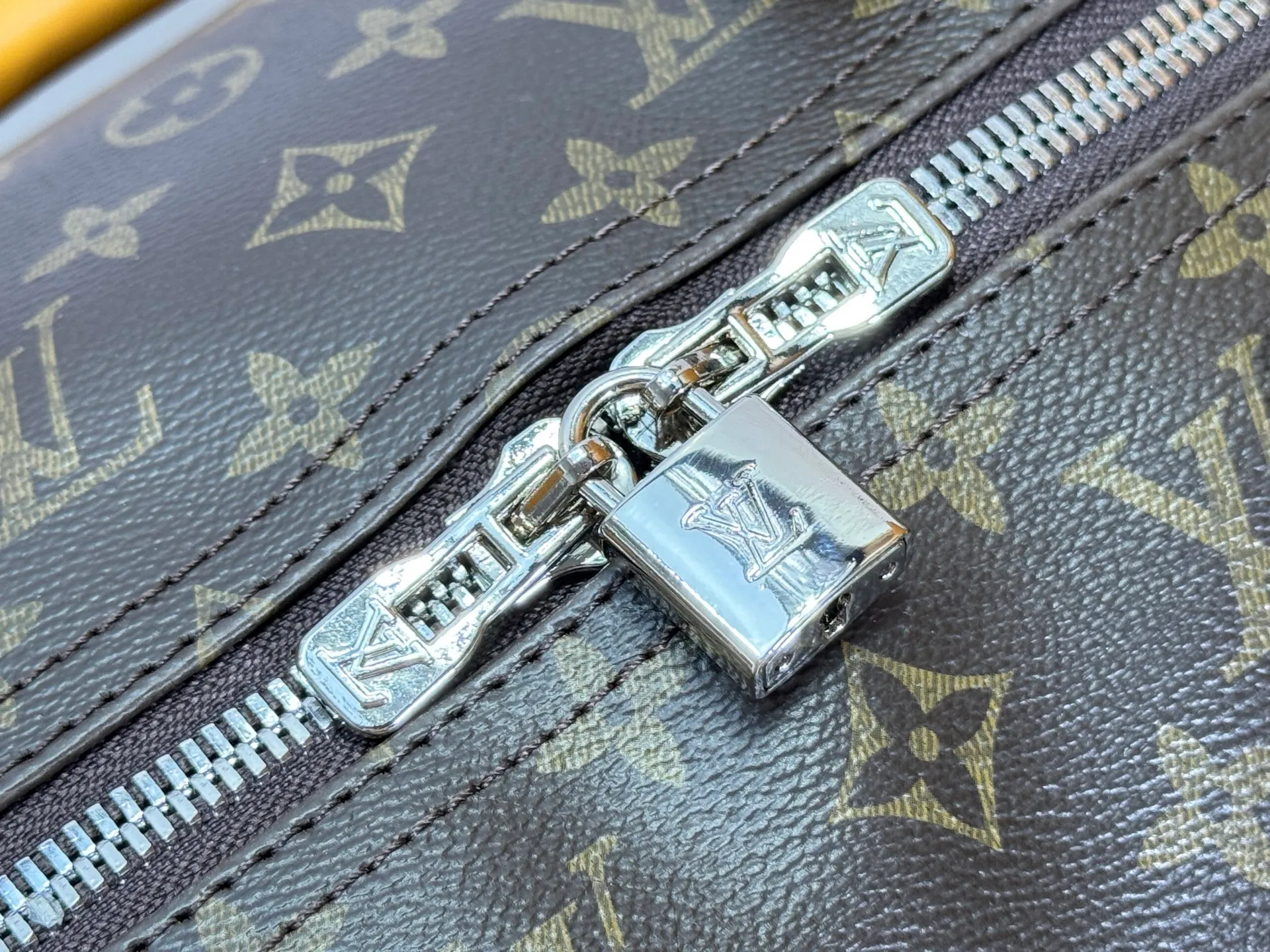 P360 Upgraded Original M41416 M12634 Yellow M12633 Dark Blue M12629 Light Blue M12630 Dark Green Top Original This Keepall Bandoulière 50 travel bag is made of Monogram Macassar canvas, which simultaneously renders bright colors for the side straps, nameplate, fabric lining and top leather handle. The size of your carry-on luggage hides plenty of space. 50.0 x 29.0 x 23.0 cm (L x H x W) • Monogram Macassar coated canvas • Cow leather trim • Textile lining • Metal hardware • Carry-on dimensions • Double zipper closure • Padlock • Removable name tag • Internal zip pocket • Shoulder strap: removable, adjustable • Half-length strap: 36.0 cm • Half-length strap adjustable to: 50.0 cm • Handle: Double handle