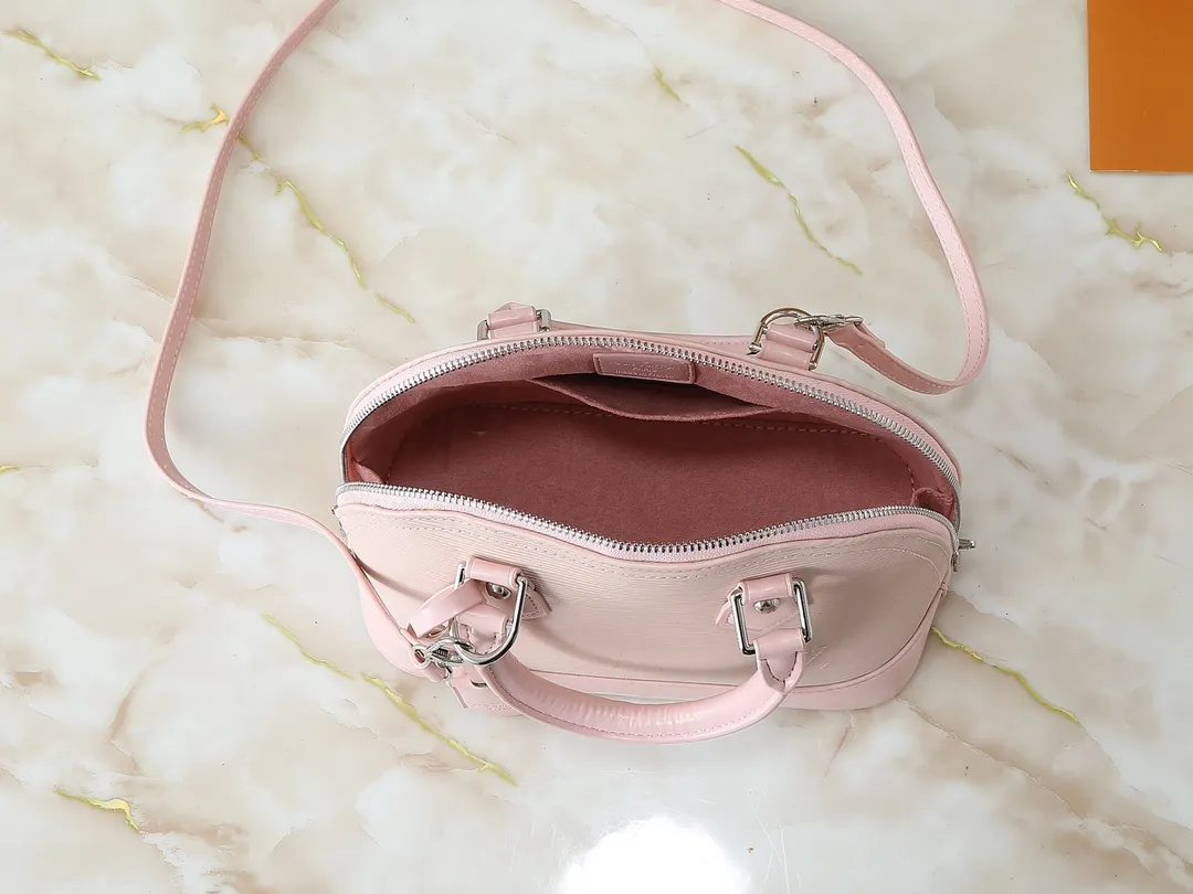 💰240💰Upgraded original M41160 M41327 M40855 M40862 M53152 This Alma BB handbag is based on a classic Louis Vuitton bag designed in 1934 with an Art Deco style. In 2010, on the occasion of the 20th anniversary of the official launch of the Alma bag, a mini model was specially designed for the daughter of the woman who owns this bag. The Alma BB bag features a removable shoulder strap for lightweight cross-body wear. A new and stylish take on a classic shape, this bag in Epi leather is available in a range of bright, vibrant colors. Size: 25×19×12cm