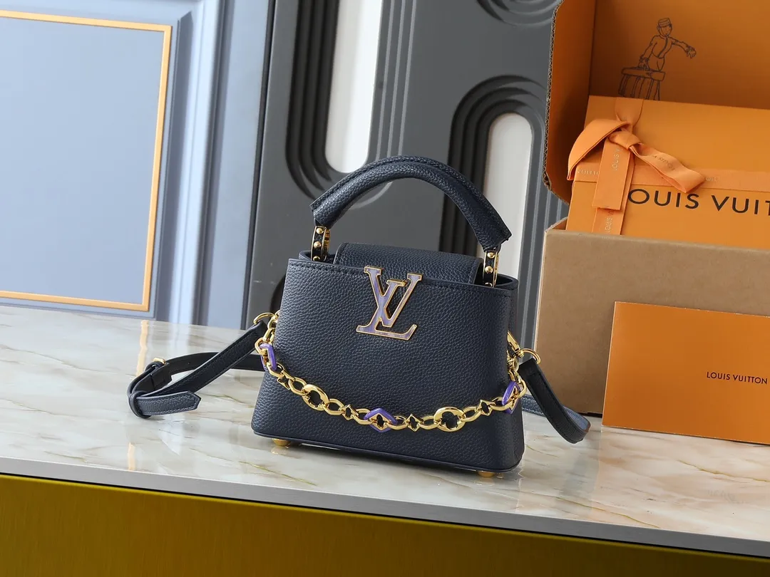 💰420💰Guangzhou goods Upgraded original M14381 M14970 M14393 M14972 M14971 This Capucines series is named after the Paris street where Louis Vuitton first opened its store in 1854. This time it is added to the Harmony series through a mini version design. Taurillon cow leather creates a classic structure, and the decorative chain gives the Monogram floral jewelry texture. There is plenty of space to store daily necessities such as a short wallet, keys, and lipstick. Dimensions: 21.0 x 14.0 x 8.0 cm (length x height x width)