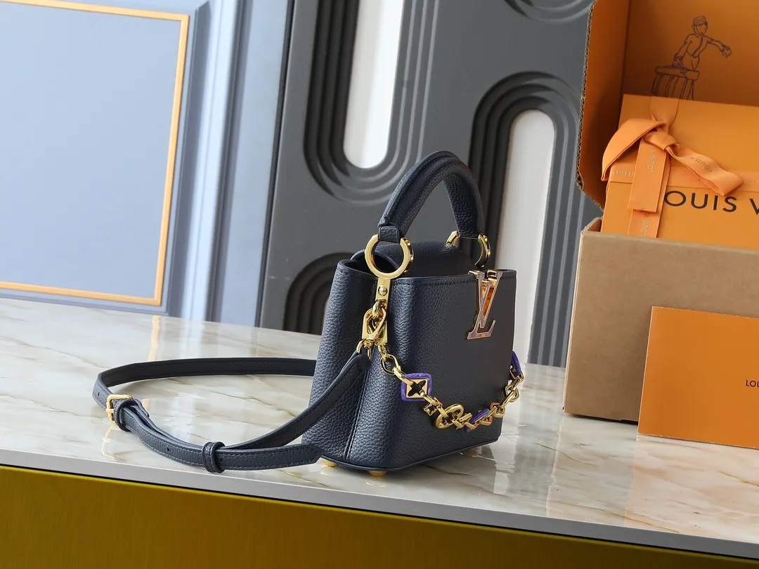 💰420💰Guangzhou goods Upgraded original M14381 M14970 M14393 M14972 M14971 This Capucines series is named after the Paris street where Louis Vuitton first opened its store in 1854. This time it is added to the Harmony series through a mini version design. Taurillon cow leather creates a classic structure, and the decorative chain gives the Monogram floral jewelry texture. There is plenty of space to store daily necessities such as a short wallet, keys, and lipstick. Dimensions: 21.0 x 14.0 x 8.0 cm (length x height x width)