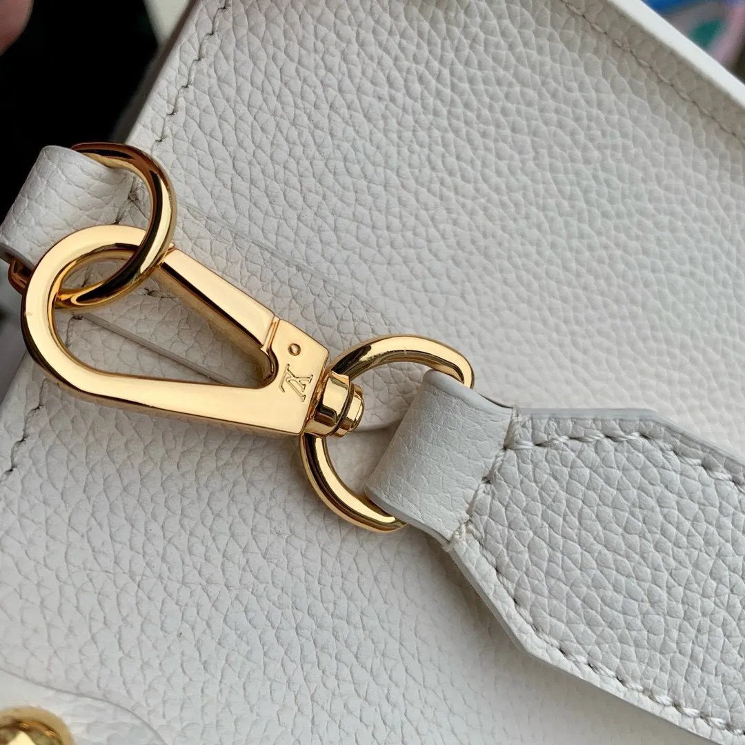 💰1180 (top-grain leather) top original order M23637, this Lock & Go handbag conveys trendy style with fashionable design and exquisite details. Smooth grained cow leather is accented with details such as LV turnbuckles, engraved rivets and hot-stamped Louis Vuitton logos. The top handle and adjustable and removable shoulder strap allow for comfortable shoulder or cross-body wear, making it perfect for everyday use. 24.5 x 19.0 x 10.5 cm (length x height x width)