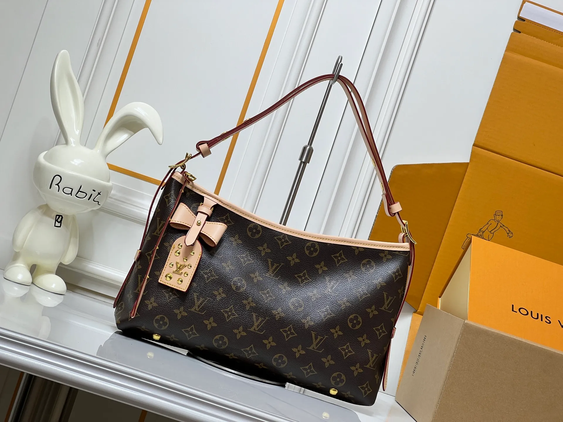 Batch 240💰Upgraded from the original M46203 M27578 CarryAll medium handbag, with Monogram canvas and leather trim to create a body-fitting design. There's a zipped pocket inside the ample space, and a detachable zipped clutch adds a functional element, with a buckle-adjustable handle. Small size: 32x 22x 10 cm,