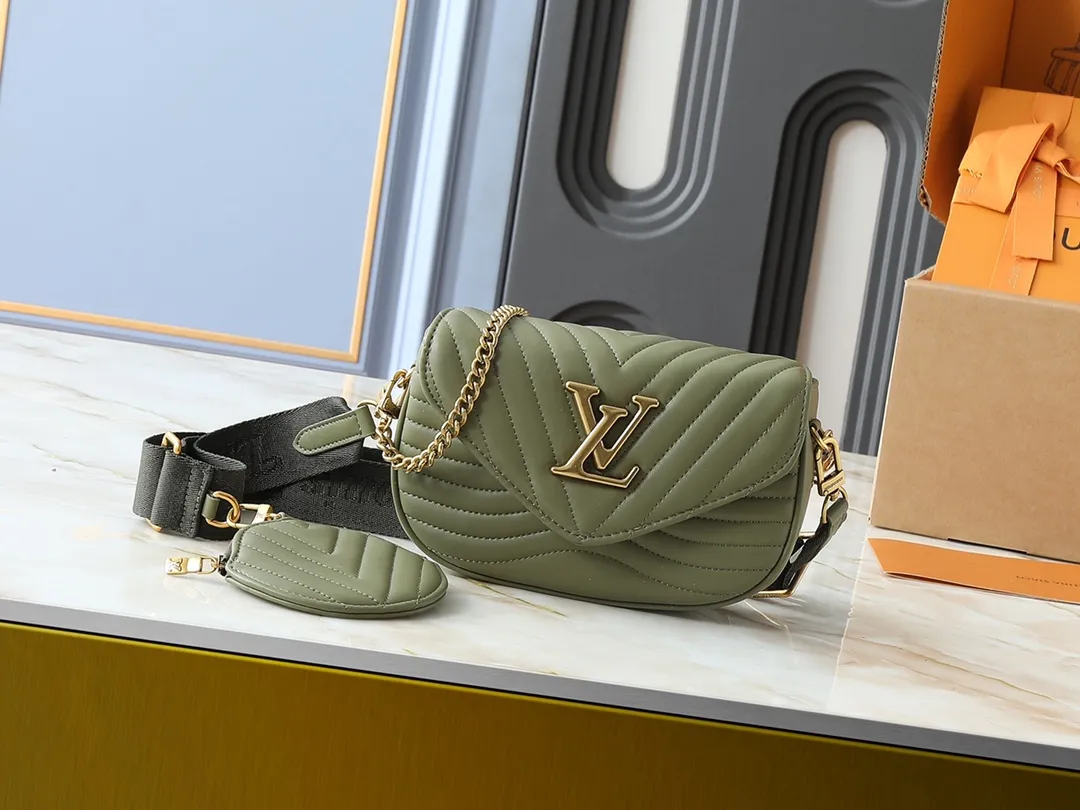 💰220💰Upgraded from the original M53936 M56461 M56466 M56471 M56468 Multi Pochette New The Wave handbag is made of smooth and soft quilted calf leather. It has a dynamic design, adjustable shoulder straps, antique gold metal accessories, bronze gold chain inscriptions and striped jacquard shoulder straps. It can be worn cross-body to provide a variety of carrying methods. The coin-shaped round bag on the shoulder strap can hold keys, change, etc. Size:19/14/5cm