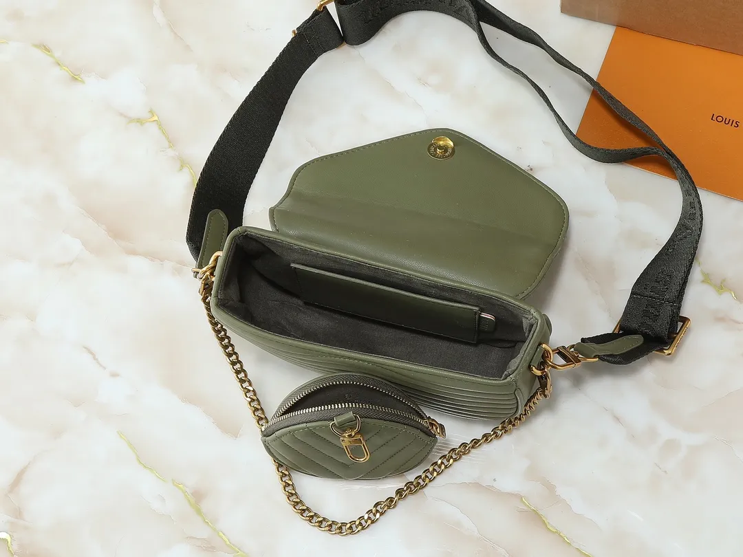 💰220💰Upgraded from the original M53936 M56461 M56466 M56471 M56468 Multi Pochette New The Wave handbag is made of smooth and soft quilted calf leather. It has a dynamic design, adjustable shoulder straps, antique gold metal accessories, bronze gold chain inscriptions and striped jacquard shoulder straps. It can be worn cross-body to provide a variety of carrying methods. The coin-shaped round bag on the shoulder strap can hold keys, change, etc. Size:19/14/5cm