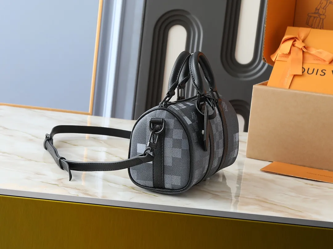 💰240💰Upgraded from the original M14919 M14078 M01942 M15076 M24434 M46271 M20900 M46249 This handbag condenses the classic silhouette of the Keepall travel bag. It is made of Monogram embossed Taurillon leather. Its compact configuration is suitable for storing small items such as mobile phones and wallets. With its clever use of leather handles and detachable shoulder strap, it's easy to carry with you in trendy style. Detailed features Dimensions: 25✘15✘11 cm