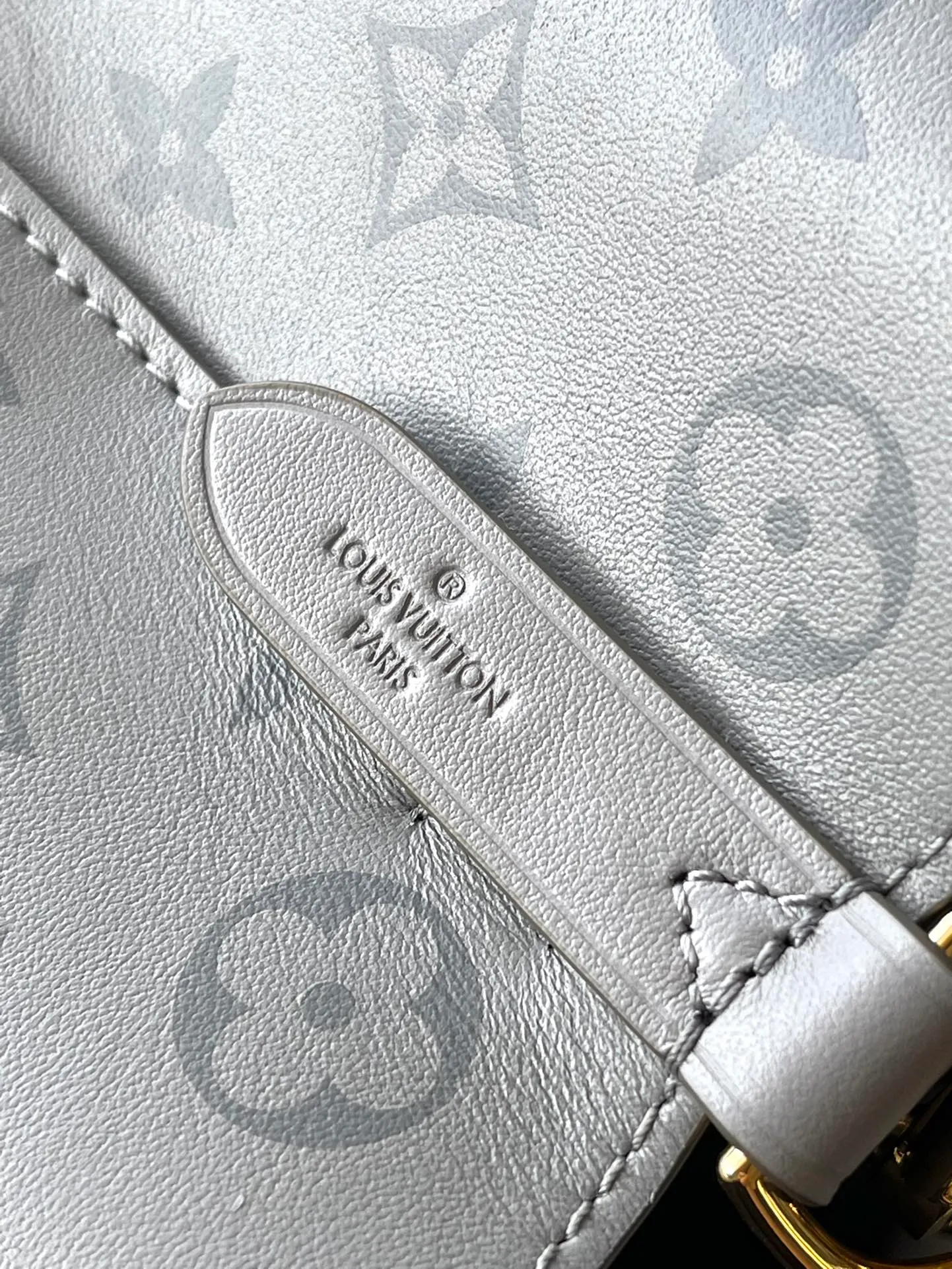 💰1080 (top layer leather) top original order M12749 This Nonoe BB handbag is made of the brand's new Monogram Ink leather. It lights up the handbag series with classic prints, revealing modern style in simplicity. Braided chain and dazzling hardware add a touch of elegance, while an interior pocket keeps valuables secure. Dimensions: 20 × 20 × 13 cm