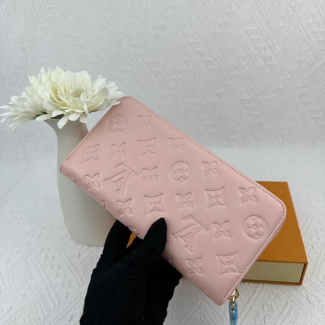 P130 M81511 Pink Stitched with padded Monogram embossed lambskin, it complements the Coussin leather boutique collection. Beautifully designed with a gold-tone zipper embossed with the LV Circle signature pull, the interior of the all-in-one wallet is packed with practical features, including three large compartments, a coin compartment and 12 business card slots. Dimensions: 19.5 x 10.5 x 2.5 cm