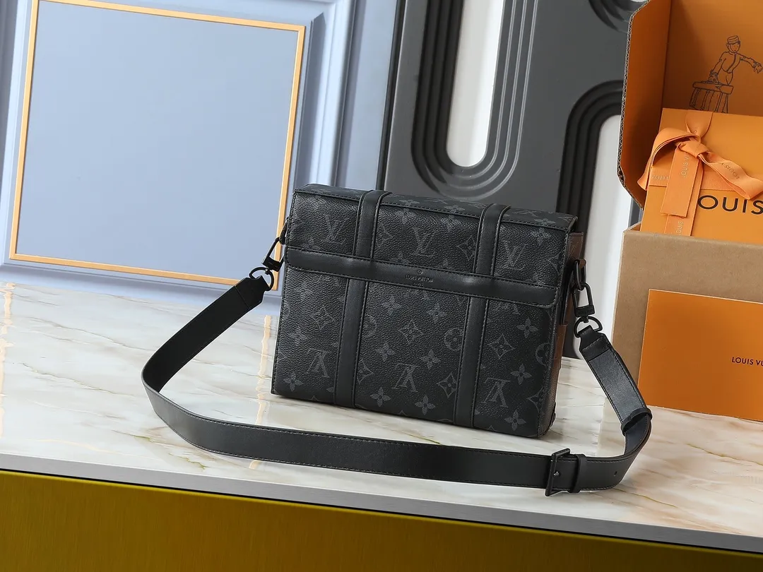 💰260💰 Upgraded from the original M57726 M45727 This compact rectangular trunk messenger bag is made of Monogram Eclipse canvas and continues the brand’s classic hard box elements such as matte black rivets and reinforced black leather corners. Removable and adjustable strap for comfortable carrying. Dimensions: 24 x 18 x 5.5 cm