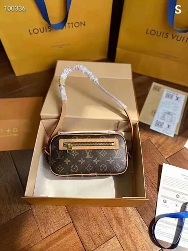 All categories Official website "Brand Women's Bags" Women's Bags 💙 LV fine imitation LV, high imitation LV bags, LV crossbody bags, 2023 official latest version LV crossbody bags, LV bag factory, recommended bags, size: 22CM