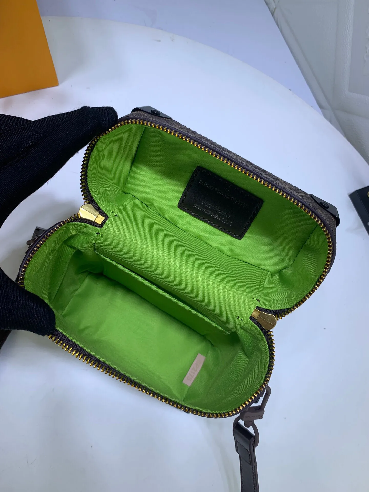 All categories Official website "Brand Women's Bags" Women's Bags 💙 LV 2022 official new LV vertical box mobile phone bag wholesale 58001600