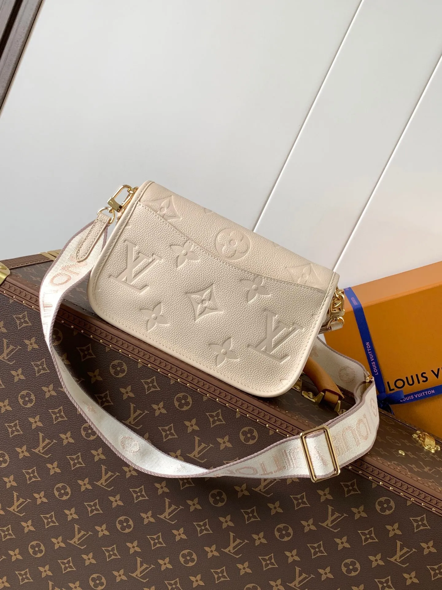 All Categories Official Website "Brand Women's Bags" Women's Bags 💙 LV 2025 New LV Crossbody Bag