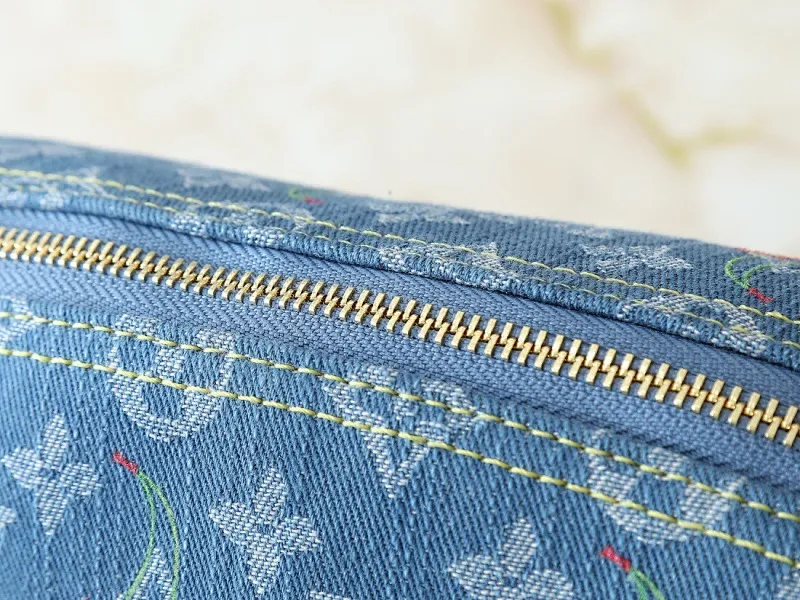 All Categories Official Website "Brand Women's Bags" Women's Bags 💙 LV 2025 New LV Cosmetic Bag