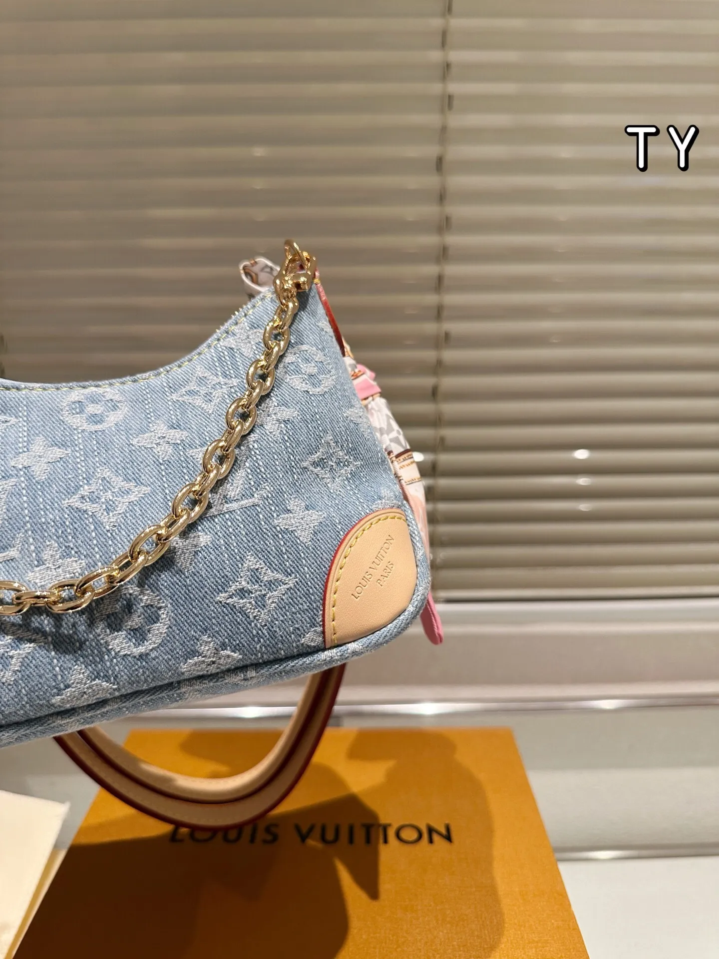 All categories Official website "Brand Women's Bags" Women's Bags 💙 LV 2025 new LV armpit bag