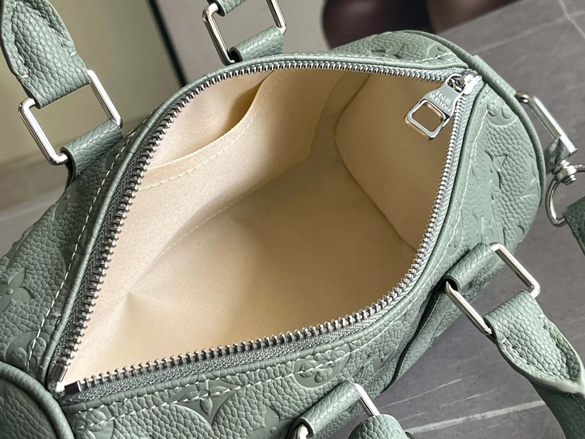 All Categories 💚 Authentic Grade Bags 💚 LV 2026 New LV Top Replica Crossbody Shoulder Bag