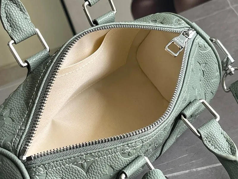 All Categories 💚 Authentic Grade Bags 💚 LV 2026 New LV Top Replica Crossbody Shoulder Bag