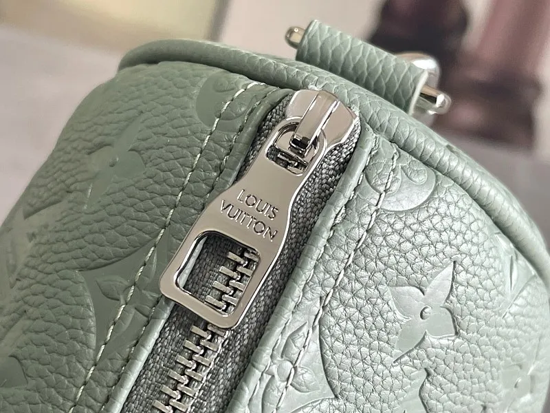 All Categories 💚 Authentic Grade Bags 💚 LV 2026 New LV Top Replica Crossbody Shoulder Bag