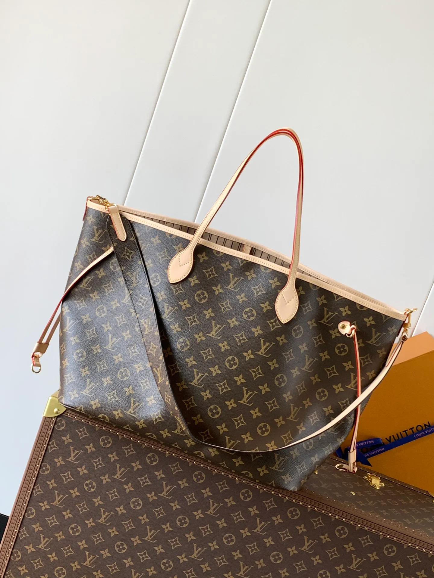 All categories Official website "Brand Women's Bags" Women's Bags 💙 LV 2026 new LV hand-held crossbody bag