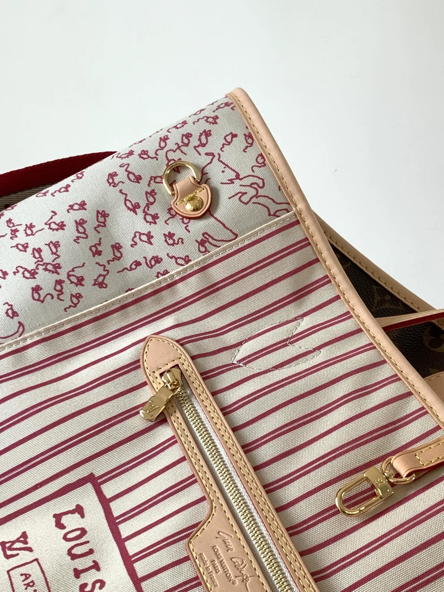 All categories Official website "Brand Women's Bags" Women's Bags 💙 LV 2026 new LV hand-held crossbody bag