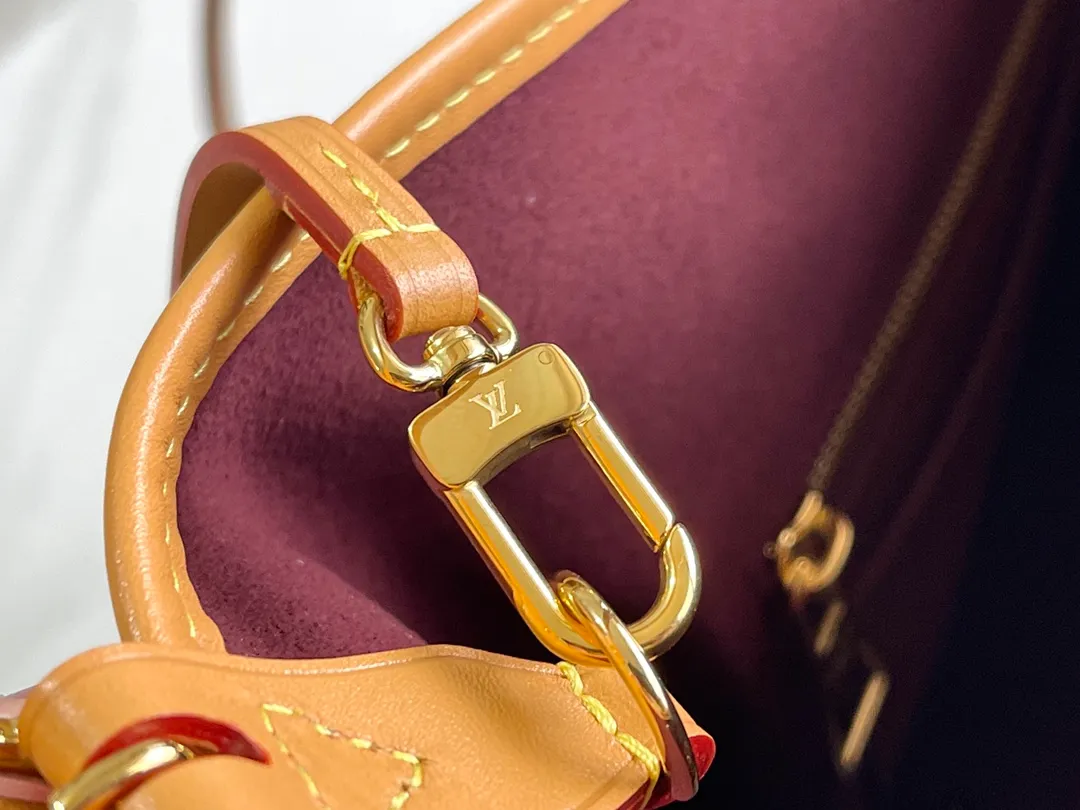 All Categories 💚 Authentic Grade Bags 💚 LV 2026 New LV Top Replica Crossbody Shoulder Bag