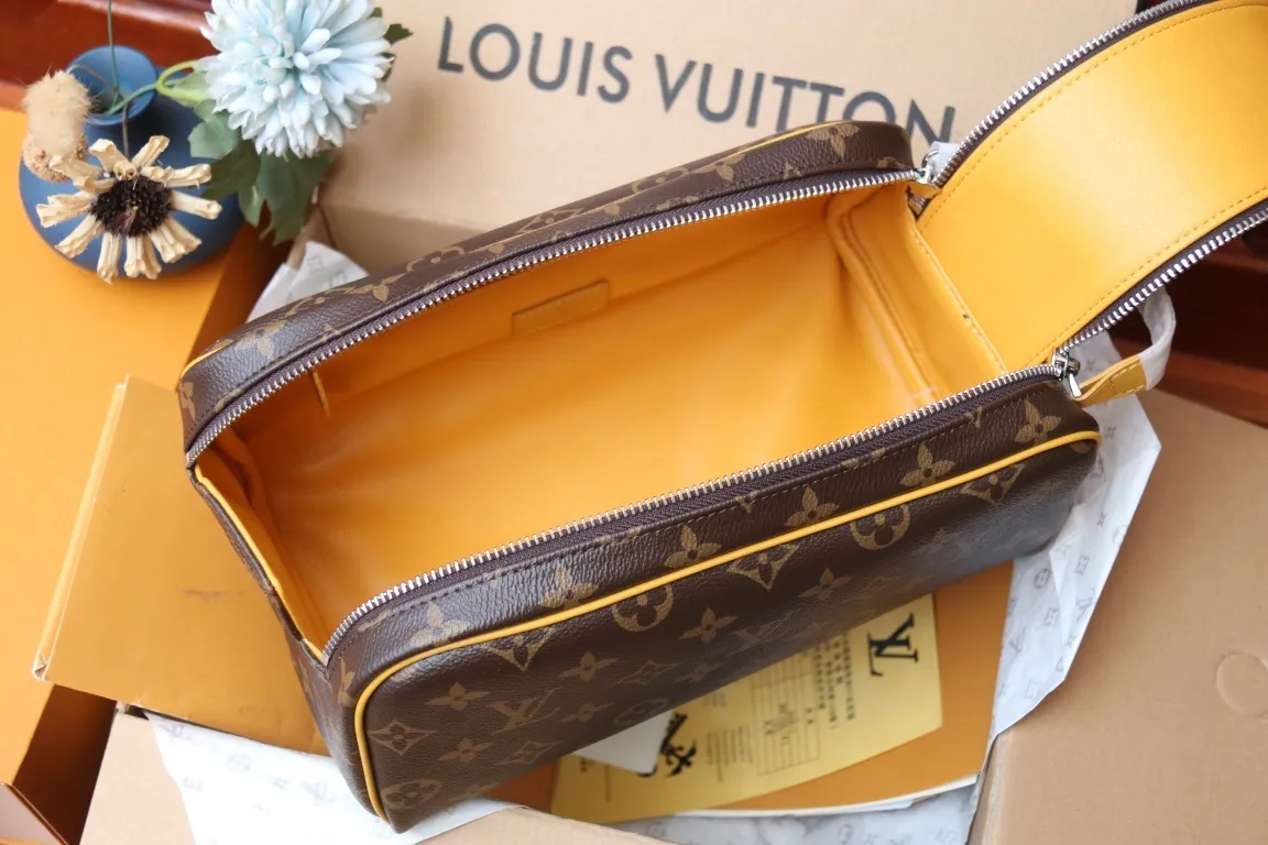 All Categories Official Website "Brand Women's Bags" Women's Bags 💙 LV 2024 New LV Cosmetic Bag